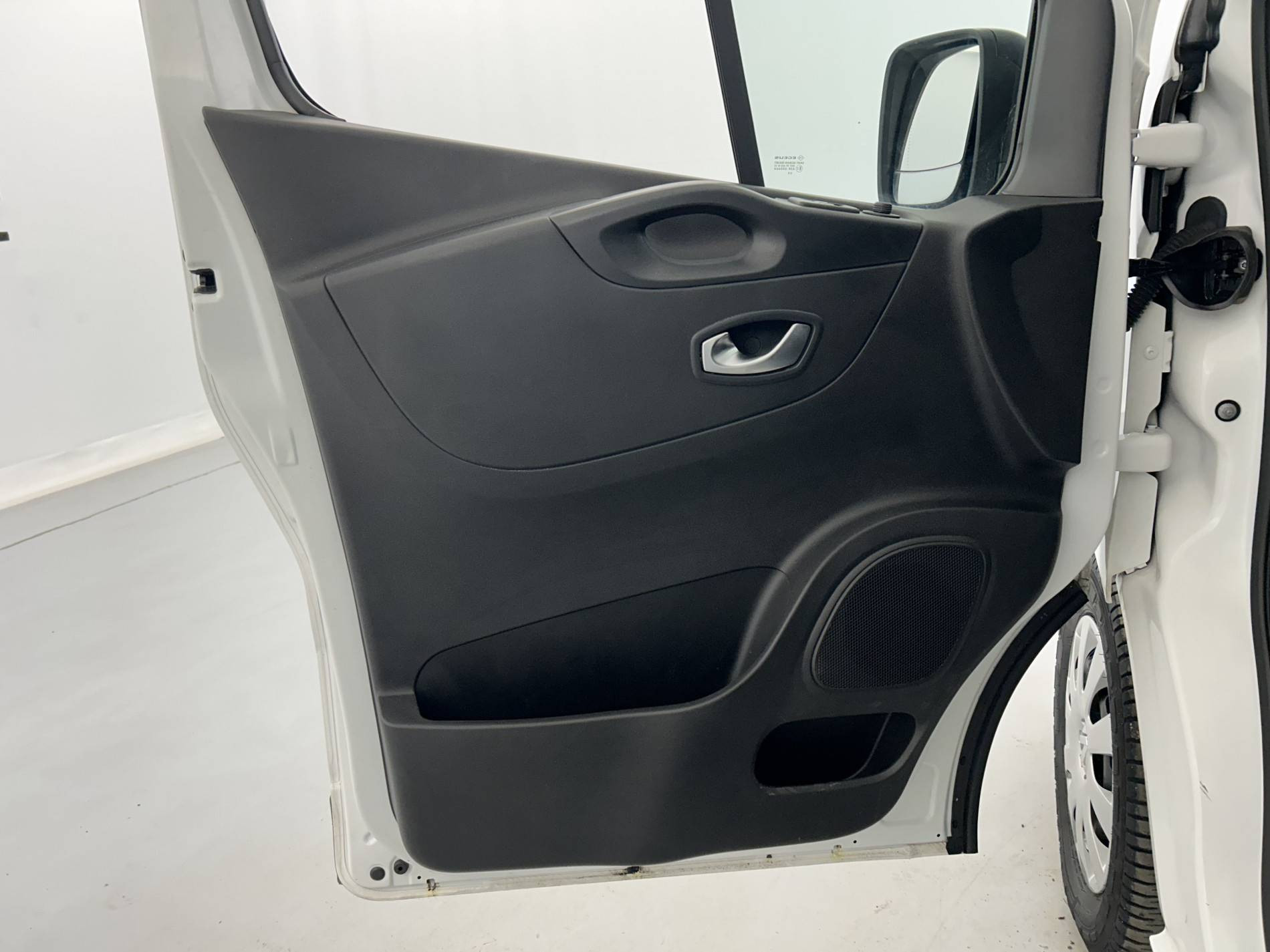 Vente en ligne Renault Trafic 3 Fourgon TRAFIC FGN L1H1 1200 KG DCI 120 au prix de 18 790 €