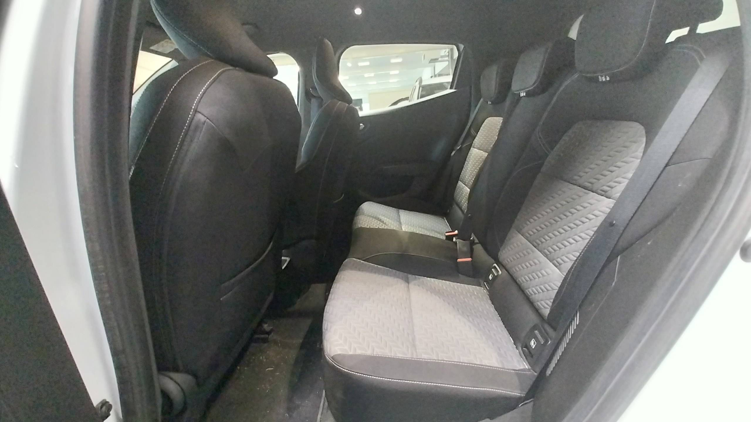 Vente en ligne Renault Clio 5 Clio E-Tech 140 - 21N au prix de 16 490 €