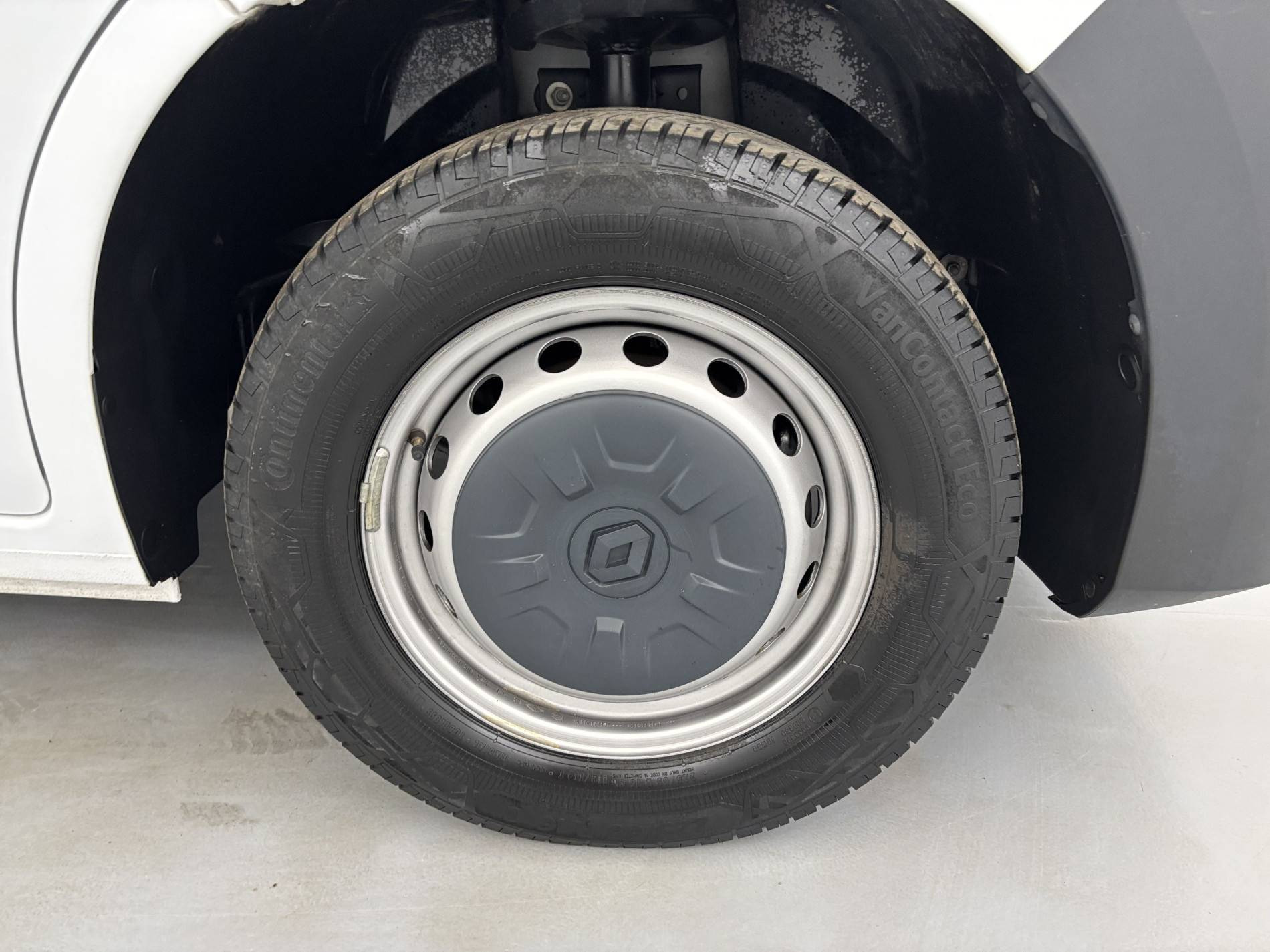 Vente en ligne Renault Master Fourgon MASTER FGN TRAC F3500 L2H2 BLUE DCI 135 au prix de 24 000 €