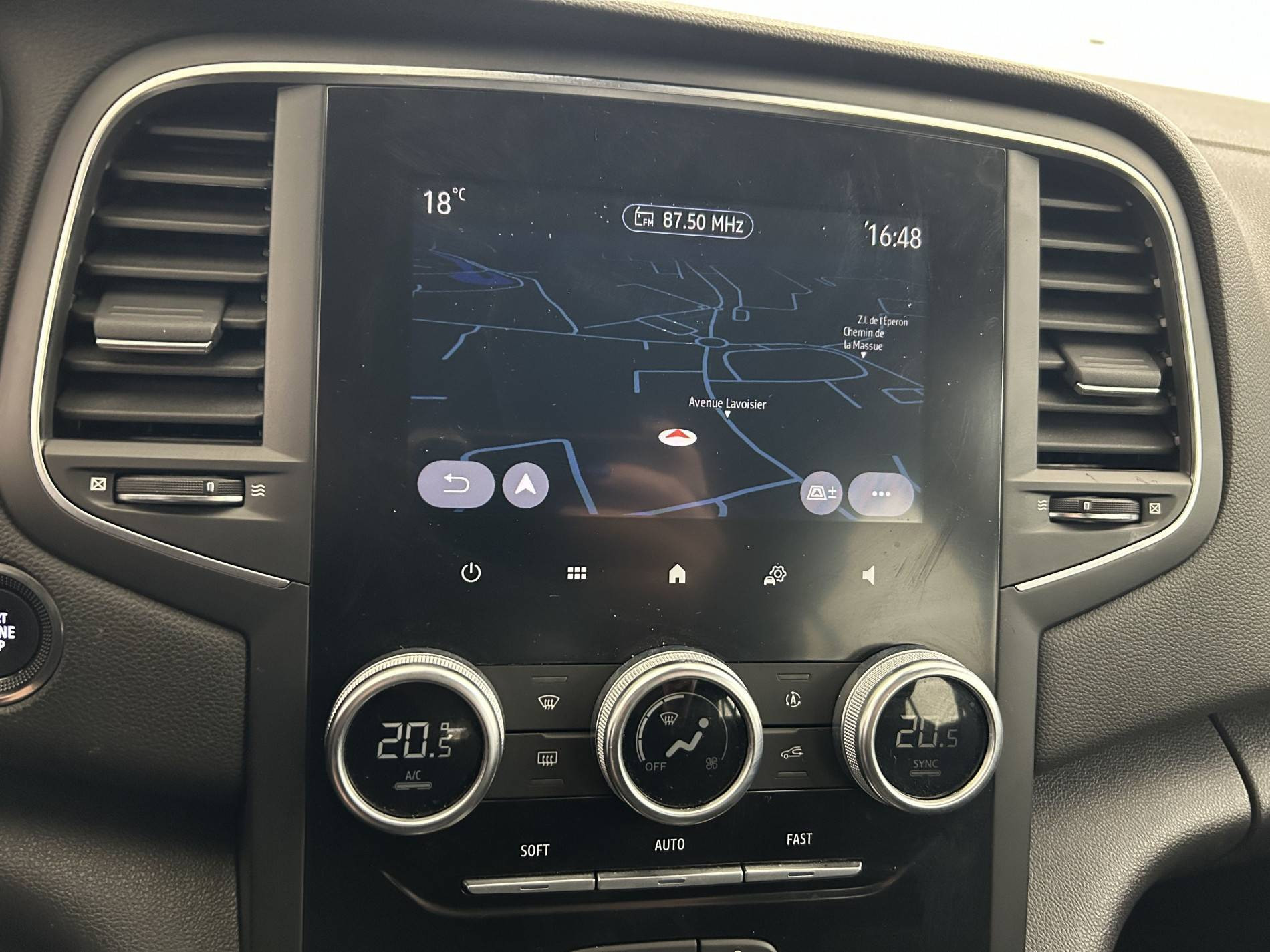 Vente en ligne Renault Megane 4 Mégane IV Berline Blue dCi 115 au prix de 14 890 €