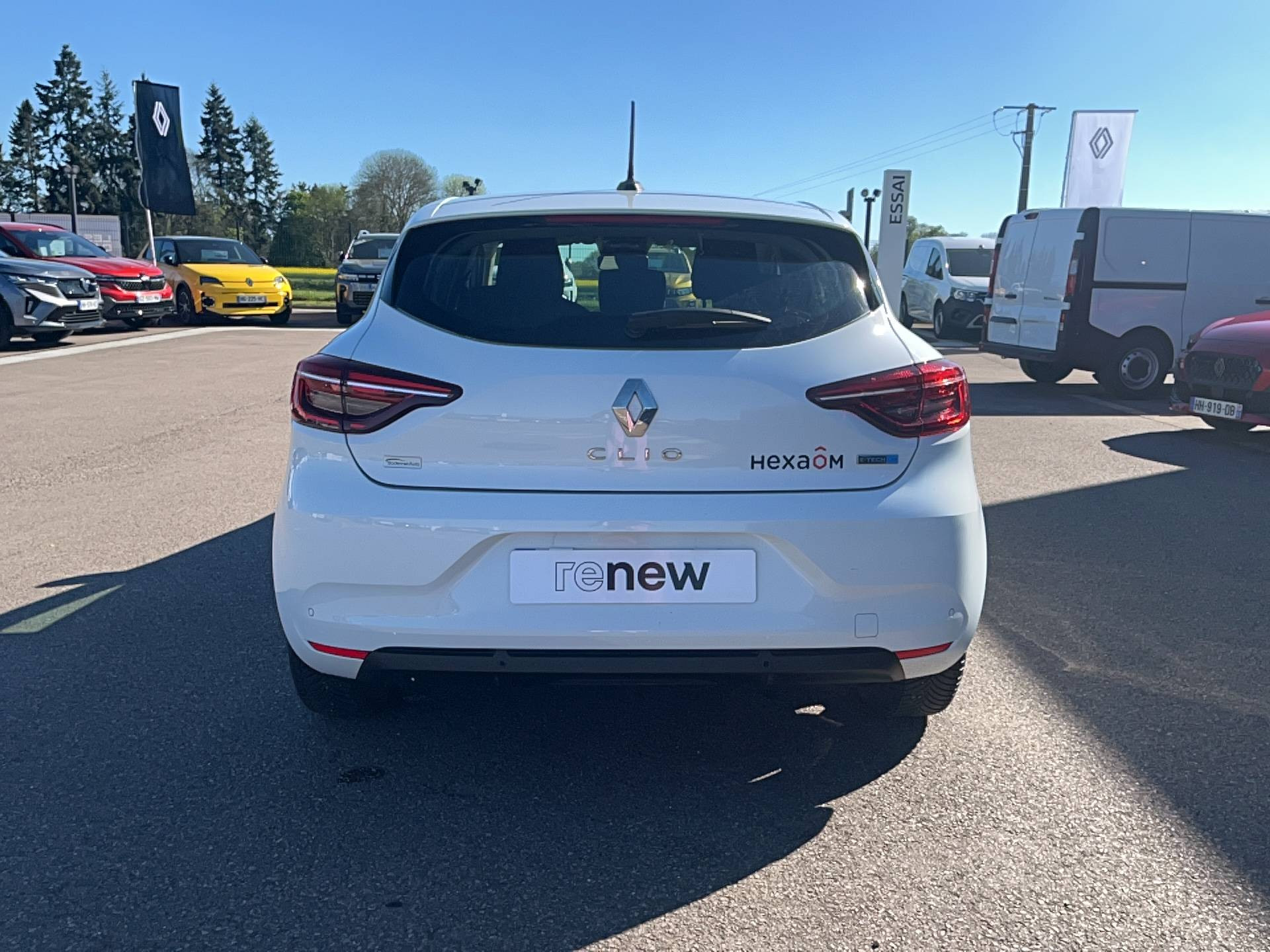 Vente en ligne Renault Clio 5 Clio E-Tech 140 - 21N au prix de 15 491 €