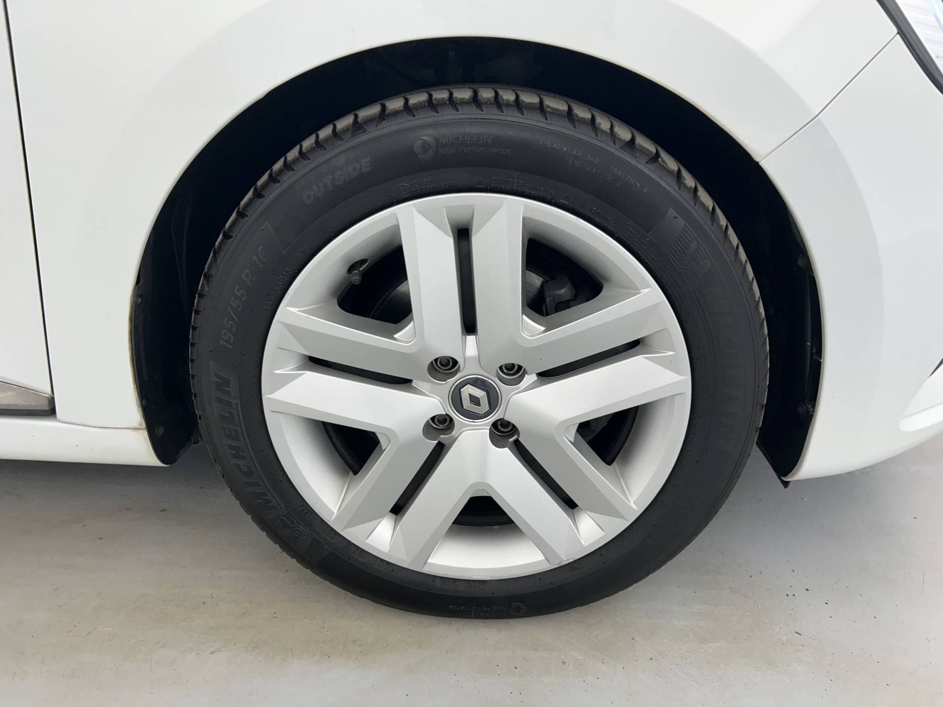 Vente en ligne Renault Clio 5 Clio Blue dCi 85 au prix de 13 100 €