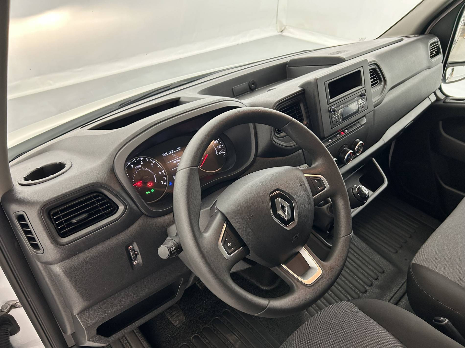 Vente en ligne Renault Master Fourgon MASTER FGN TRAC F3500 L2H2 BLUE DCI 135 au prix de 27 990 €