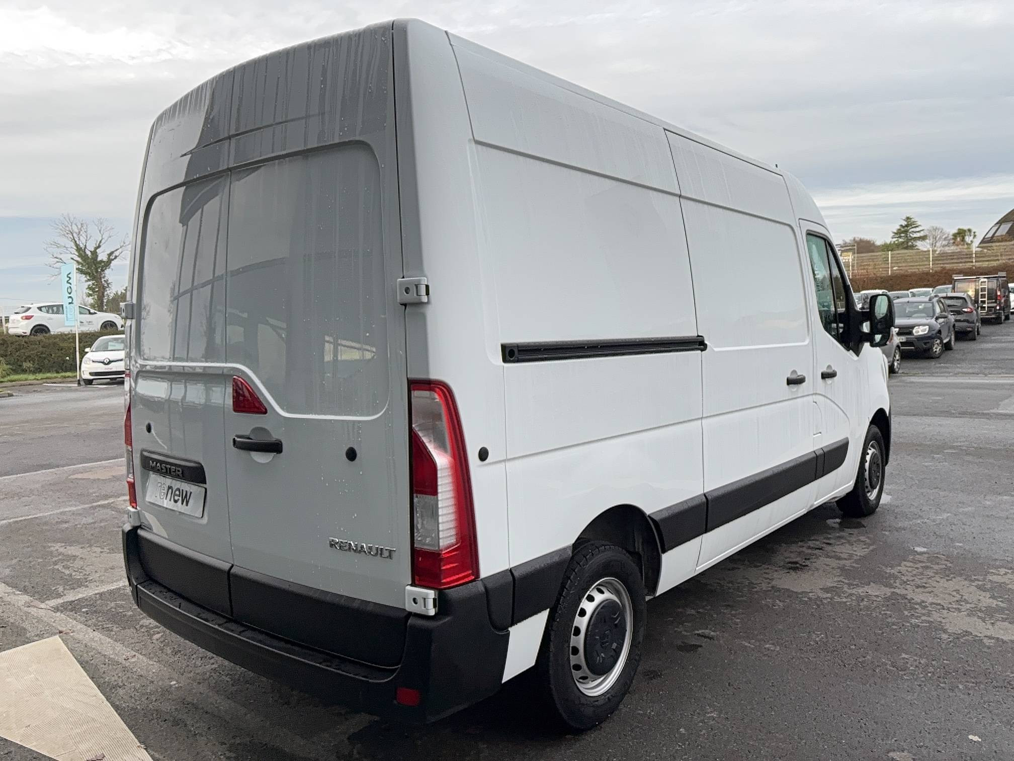 Vente en ligne Renault Master Fourgon MASTER FGN TRAC F3500 L2H2 BLUE DCI 135 au prix de 25 000 €
