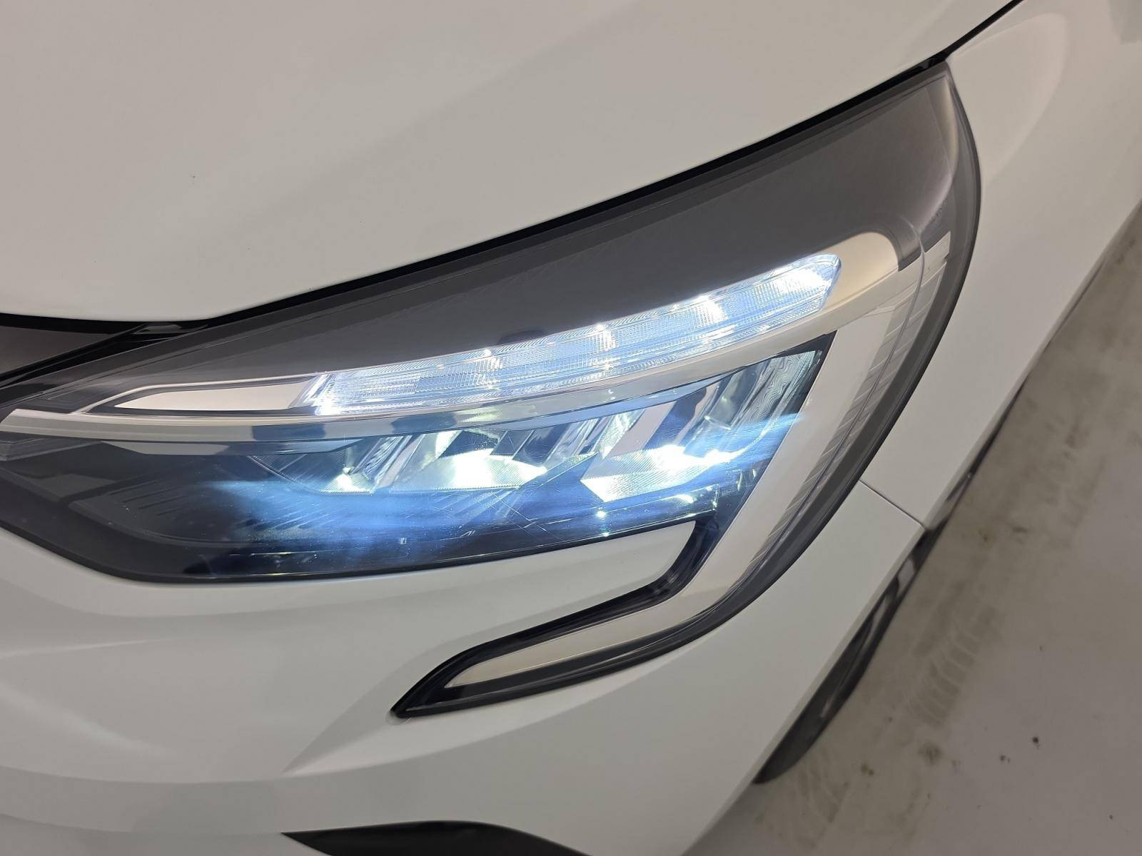 Vente en ligne Renault Clio 5 Clio E-Tech full hybrid 145 au prix de 17 350 €