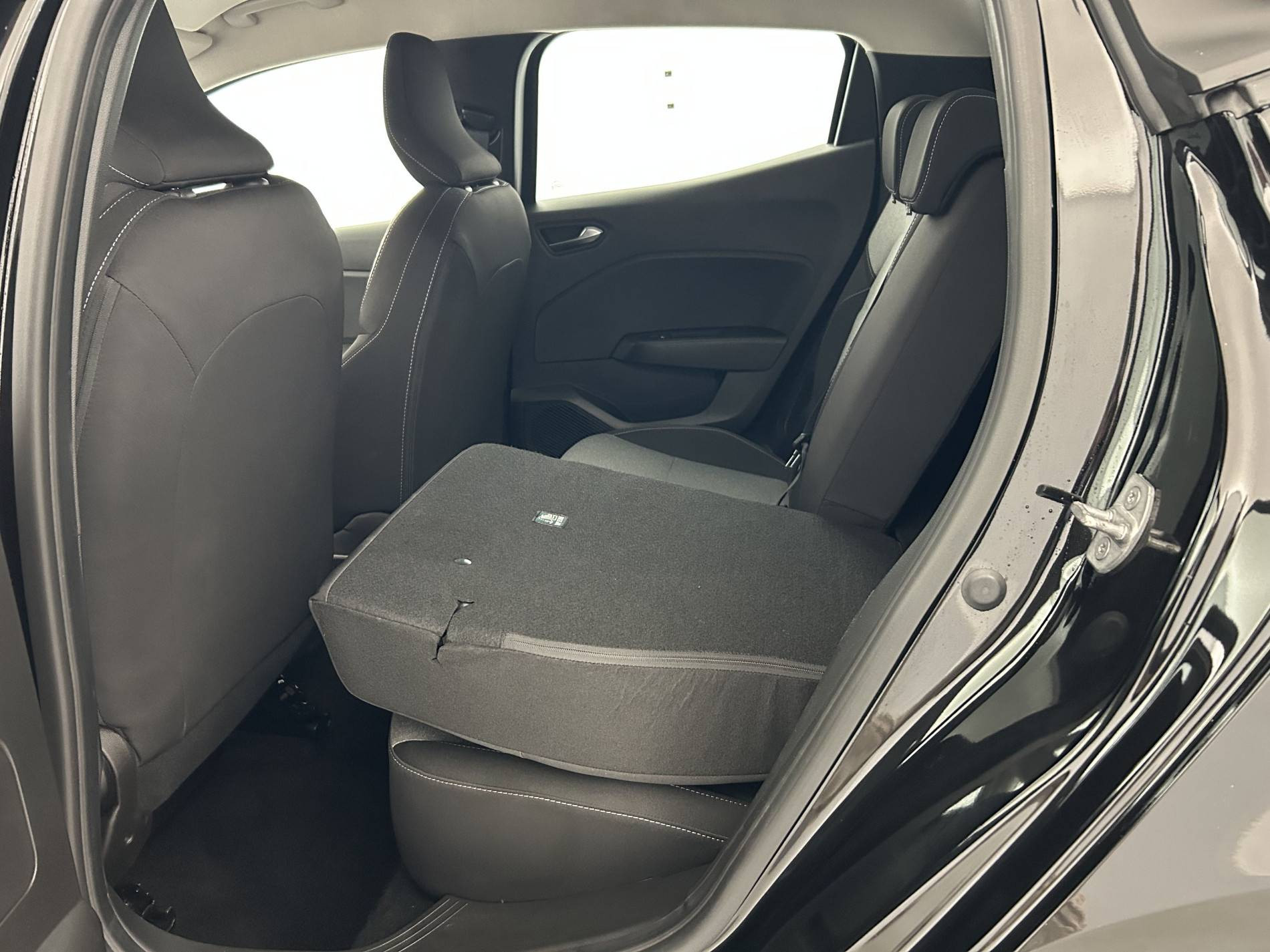 Vente en ligne Renault Clio 5 Clio E-Tech full hybrid 145 ch GSR2 au prix de 19 990 €