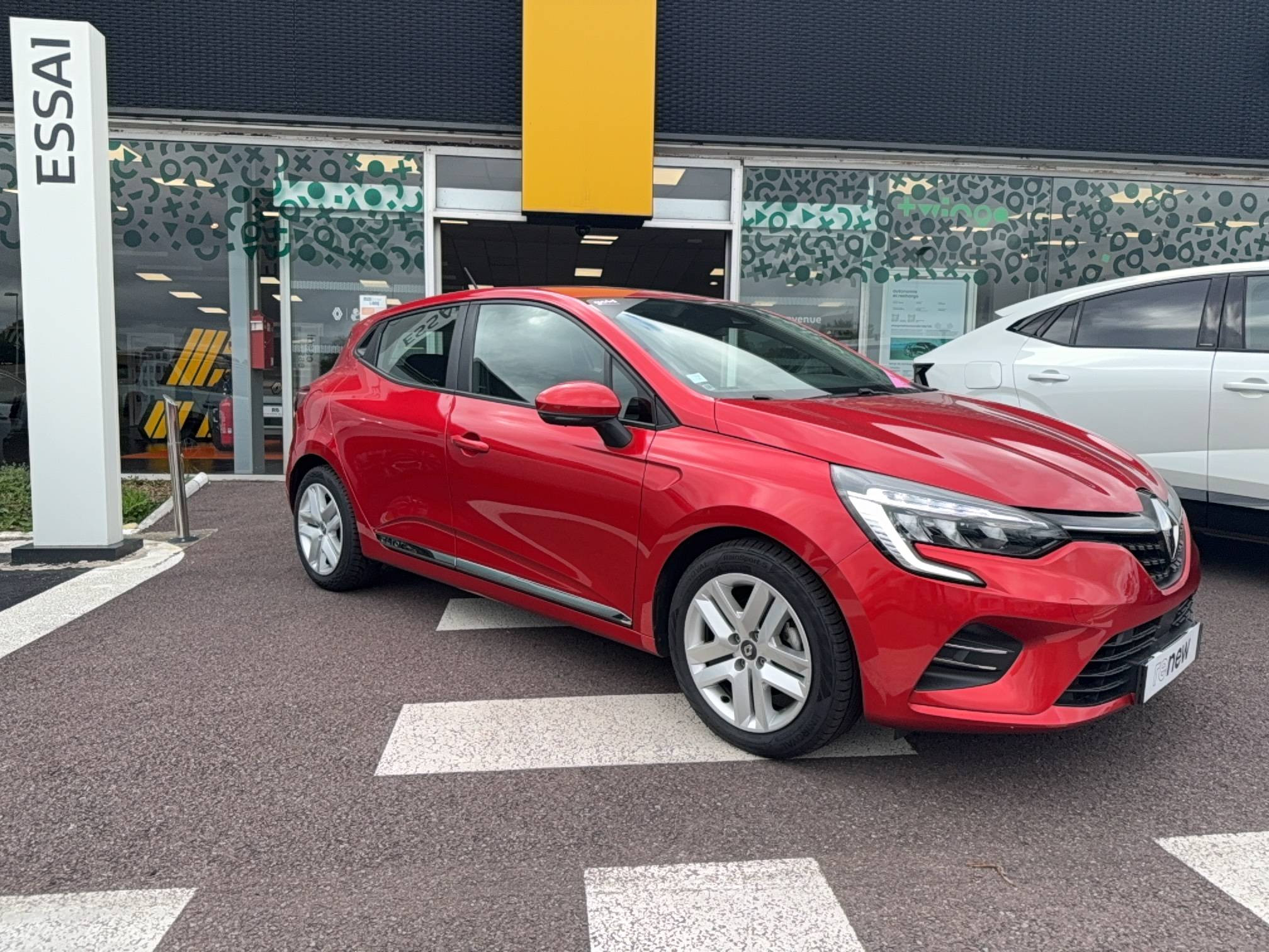 Vente en ligne Renault Clio 5 Clio E-Tech 140 - 21N au prix de 15 375 €