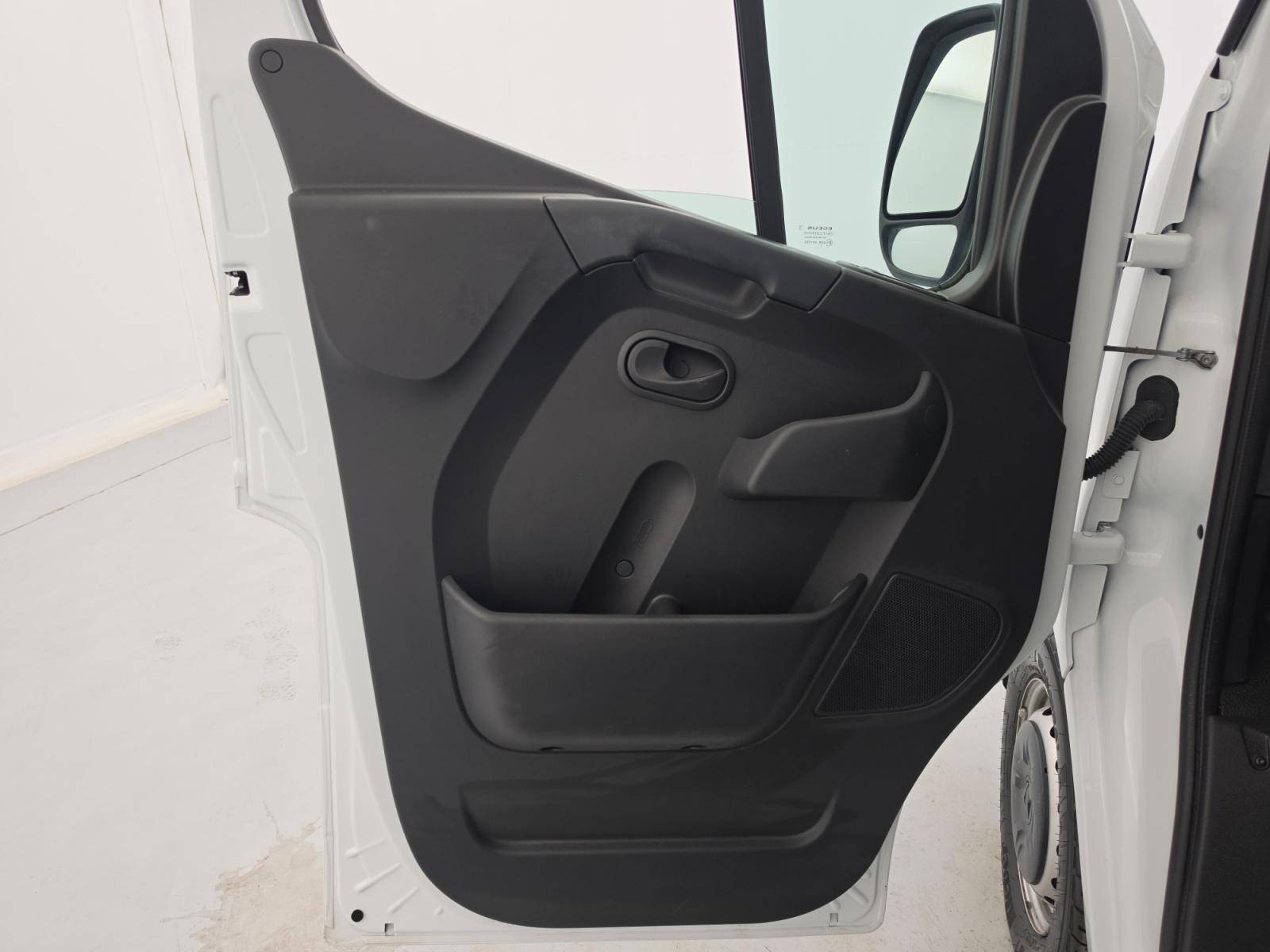 Vente en ligne Renault Master Fourgon MASTER FGN TRAC F3500 L2H2 BLUE DCI 135 au prix de 24 000 €