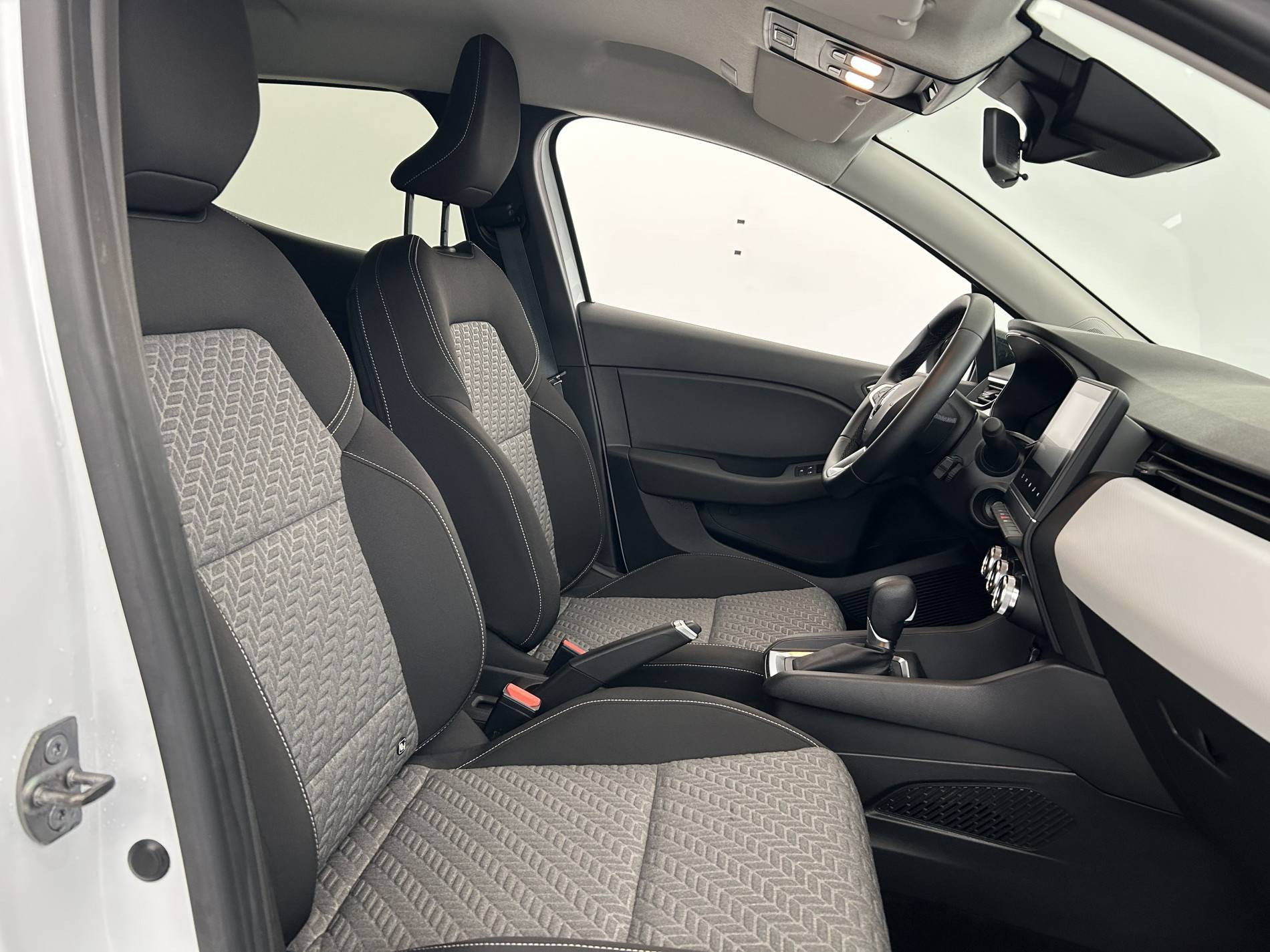 Vente en ligne Renault Clio 5 Clio E-Tech full hybrid 145 au prix de 17 590 €