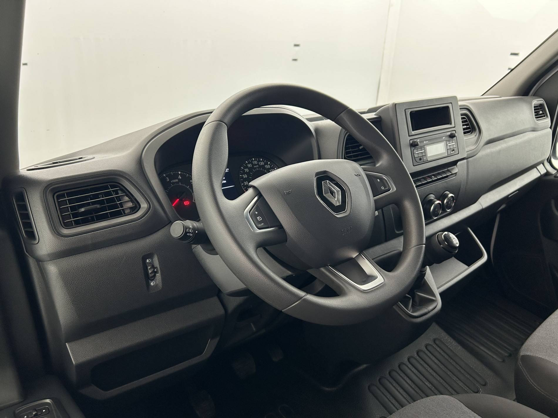 Vente en ligne Renault Master Fourgon MASTER FGN TRAC F3500 L2H2 BLUE DCI 135 au prix de 25 990 €