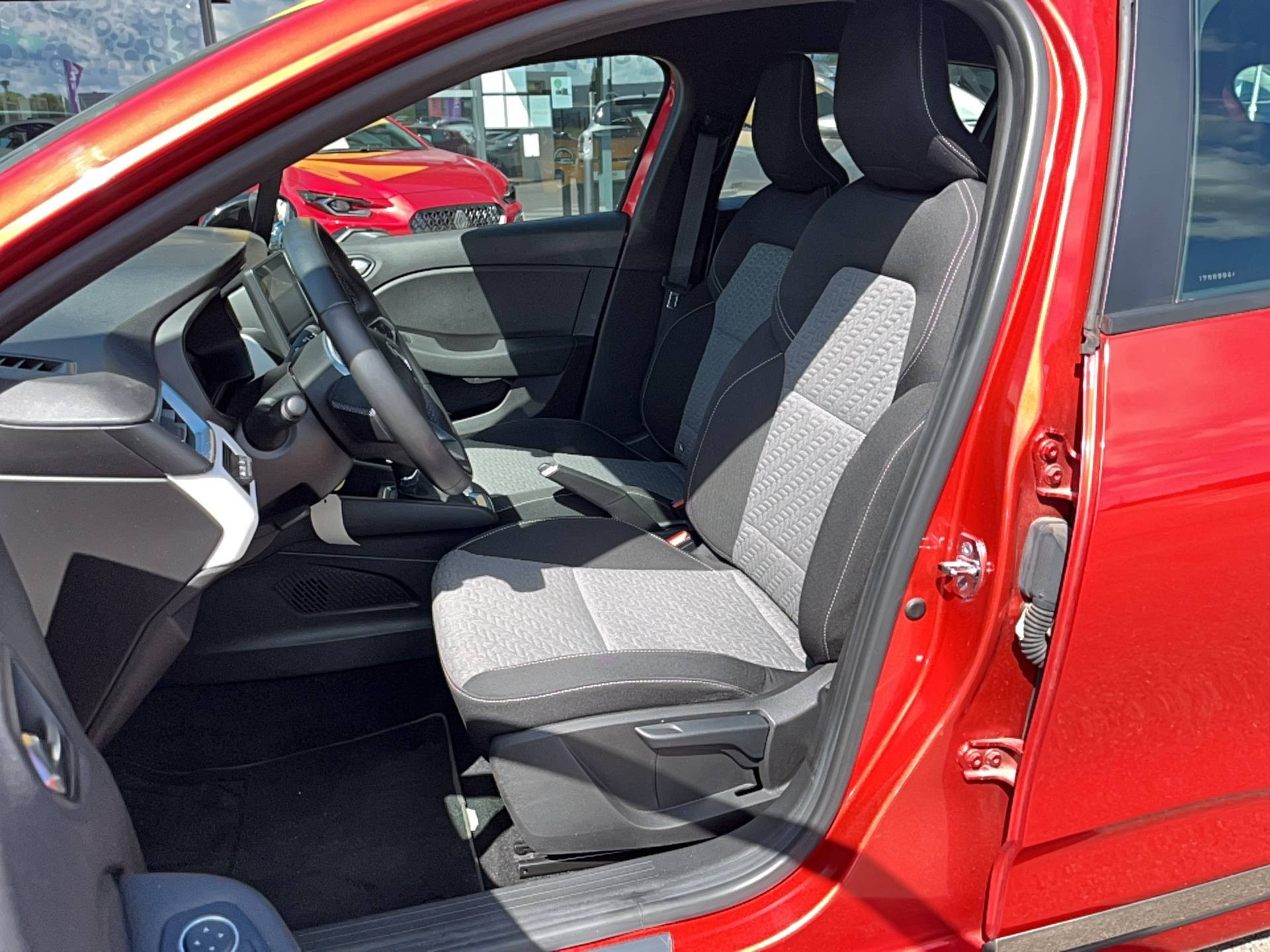 Vente en ligne Renault Clio 5 Clio E-Tech 140 - 21N au prix de 15 991 €