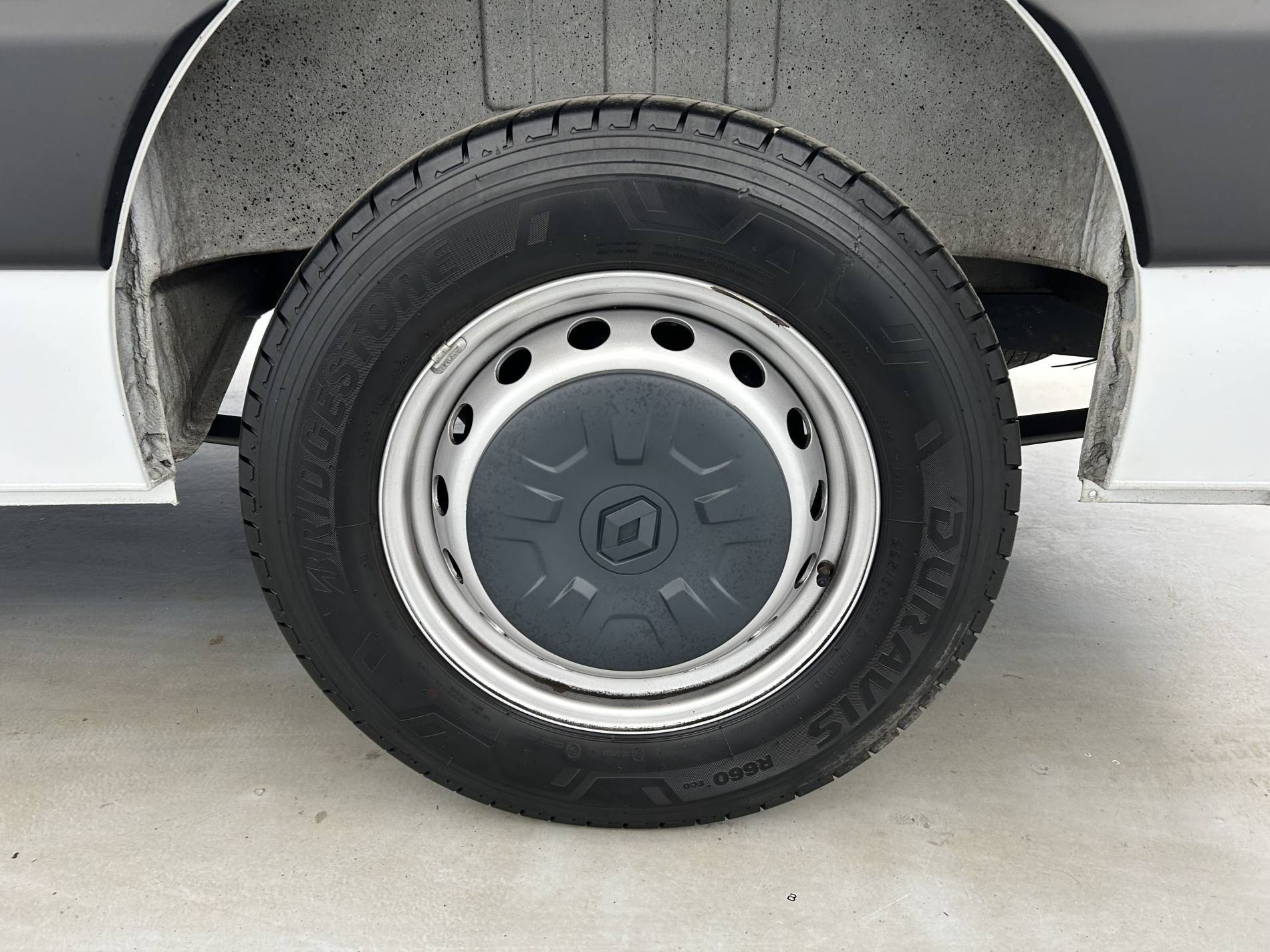 Vente en ligne Renault Master Fourgon MASTER FGN TRAC F3500 L2H2 BLUE DCI 135 au prix de 26 990 €