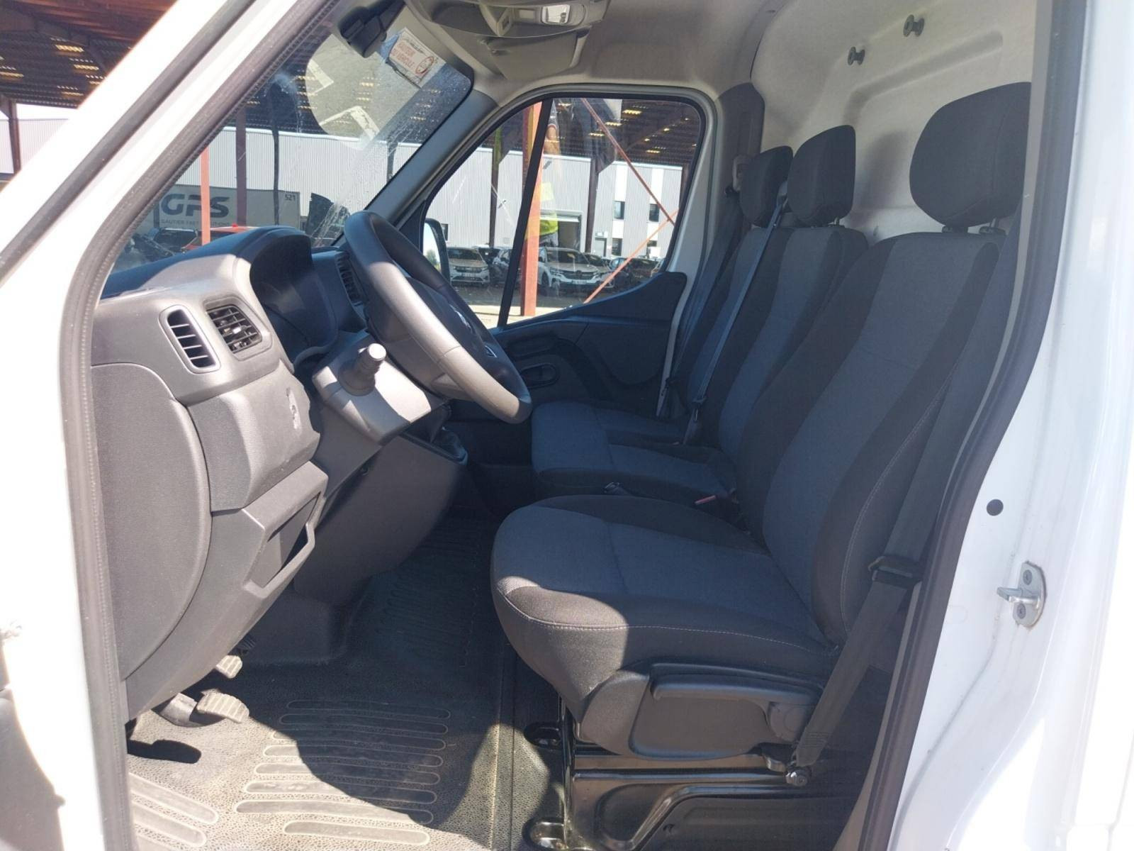 Vente en ligne Renault Master Fourgon MASTER FGN TRAC F3500 L3H3 BLUE DCI 135 au prix de 26 490 €