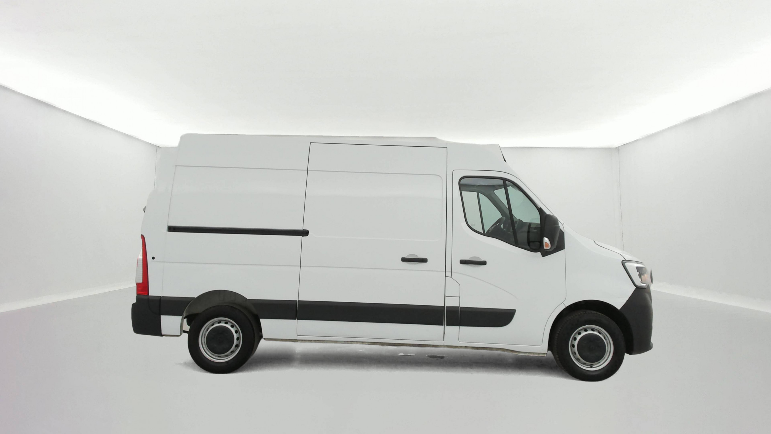 Vente en ligne Renault Master Fourgon MASTER FGN TRAC F3500 L2H2 BLUE DCI 135 au prix de 22 590 €