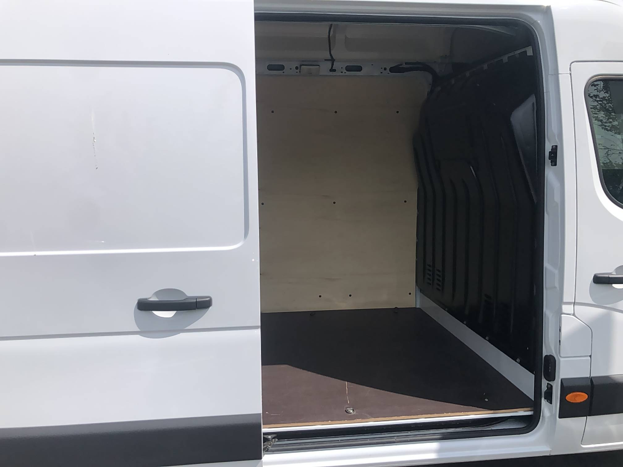 Vente en ligne Renault Master Fourgon MASTER FGN TRAC F3500 L3H3 BLUE DCI 135 au prix de 30 990 €