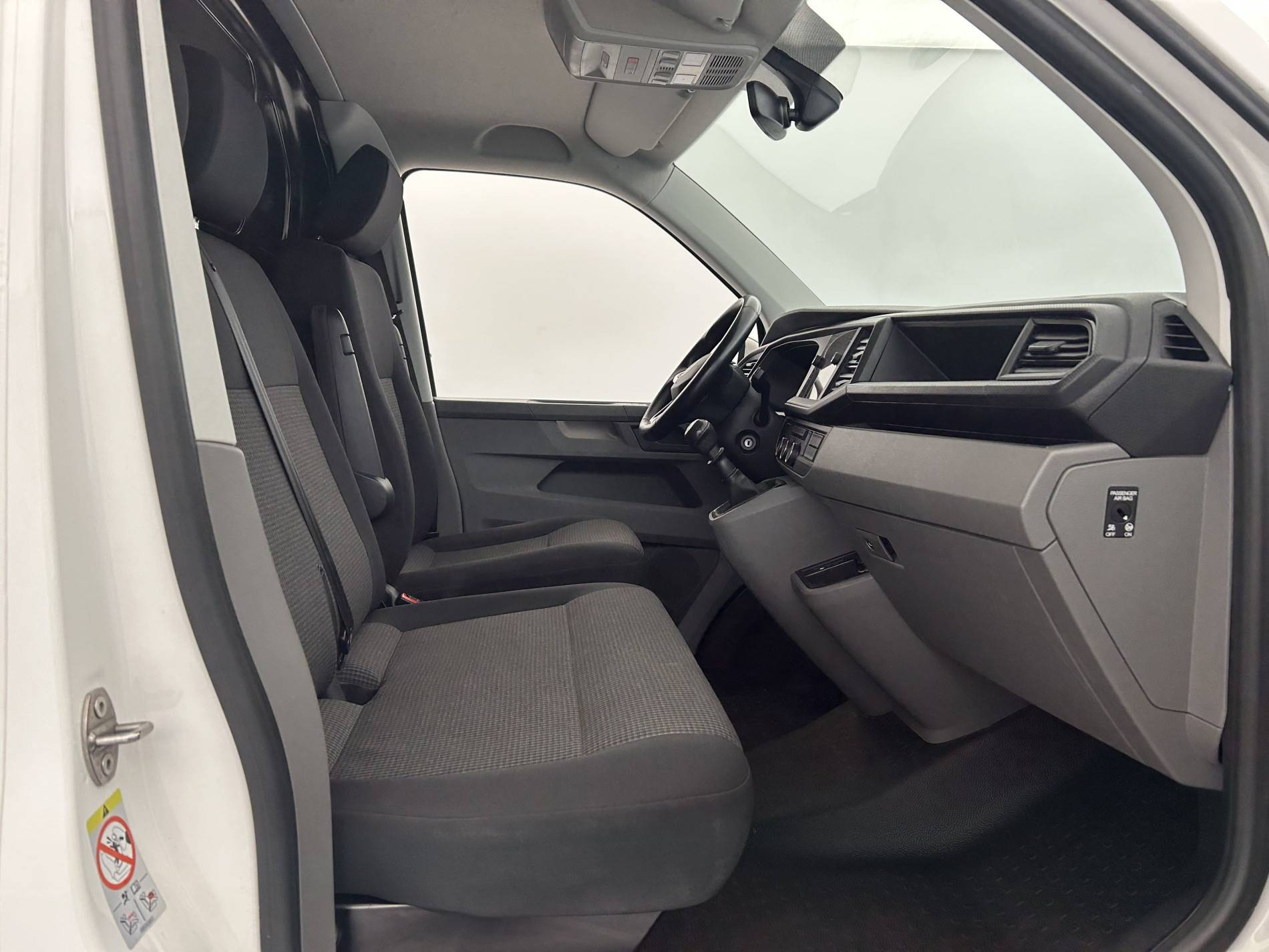 Vente en ligne Volkswagen Transporter  L1H1 2.0 TDI 110 BVM5 au prix de 22 690 €
