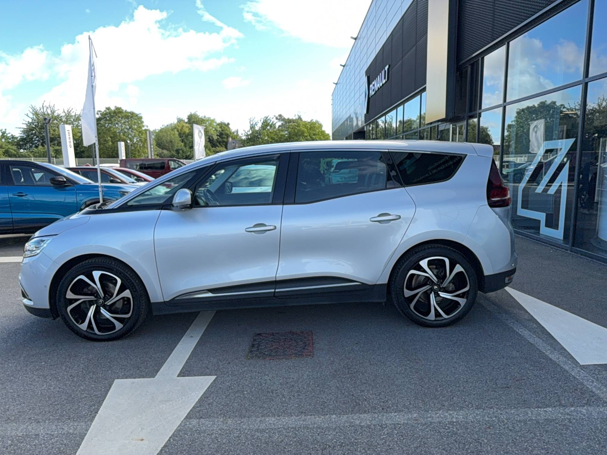 Vente en ligne Renault Grand Scenic 4 Grand Scenic Blue dCi 120 EDC au prix de 14 490 €