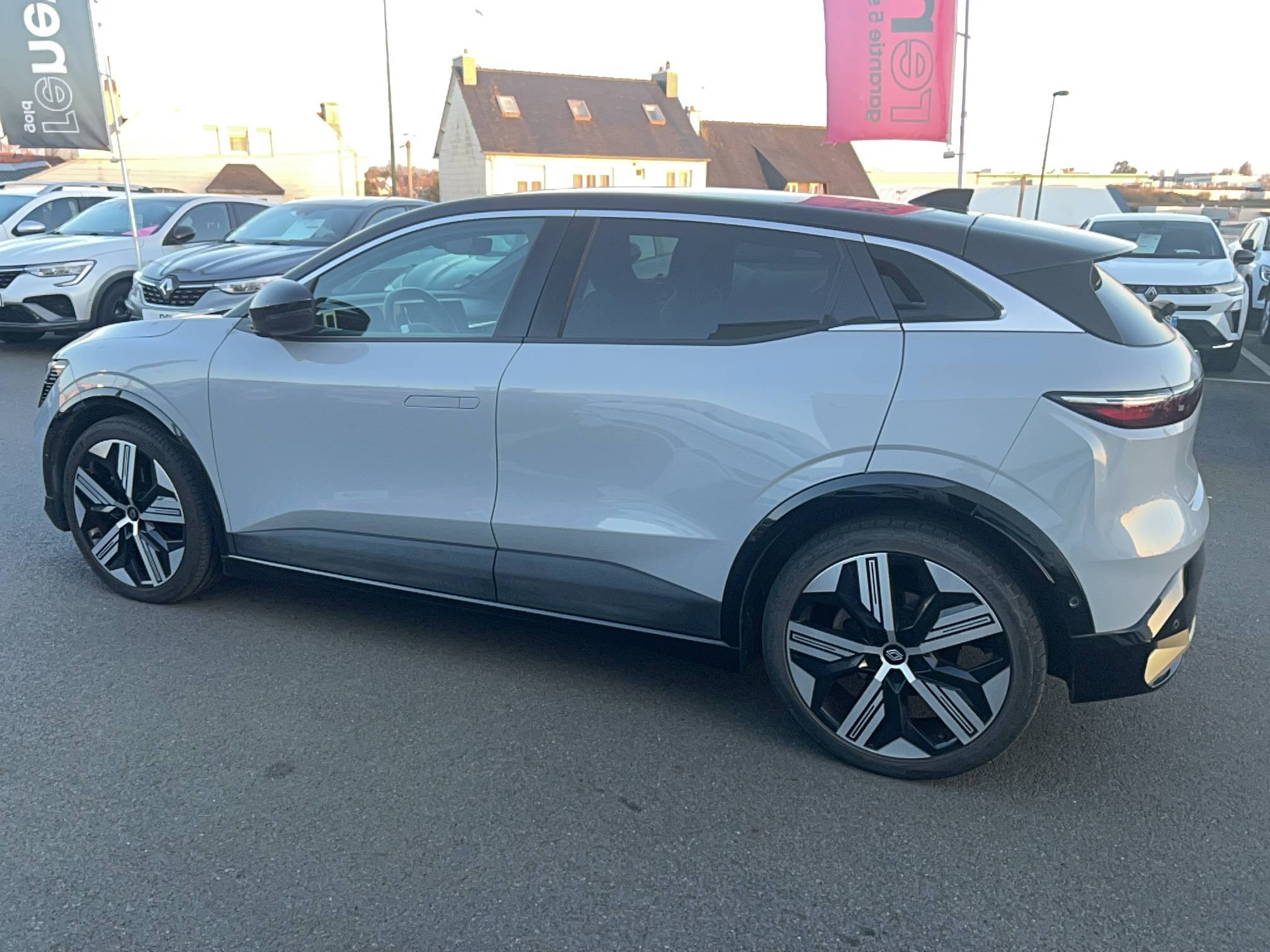 Renault Megane E-Tech  EV60 220 ch super charge occasion de 2022 en vente à Saint-Brieuc