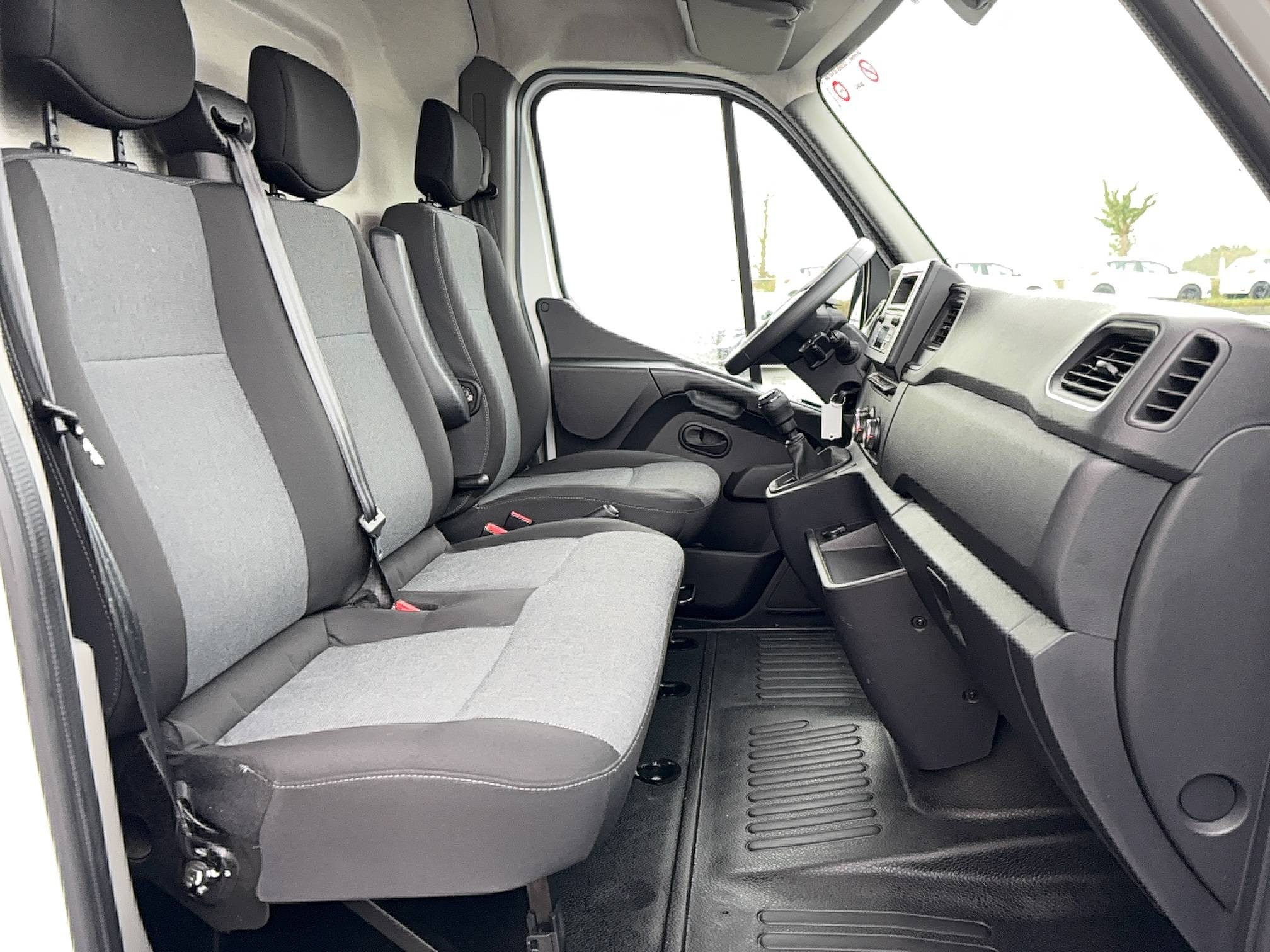 Vente en ligne Renault Master Fourgon MASTER FGN TRAC F3500 L2H2 BLUE DCI 135 au prix de 25 000 €