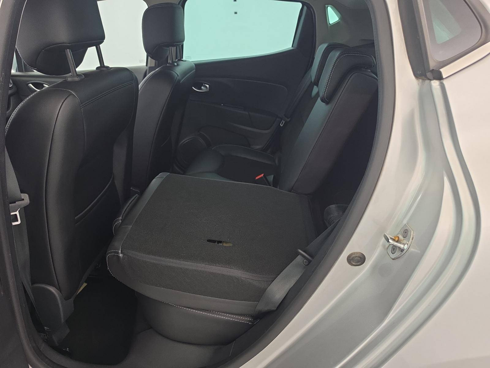 Vente en ligne Renault Clio 4 Clio TCe 90 E6C au prix de 10 990 €