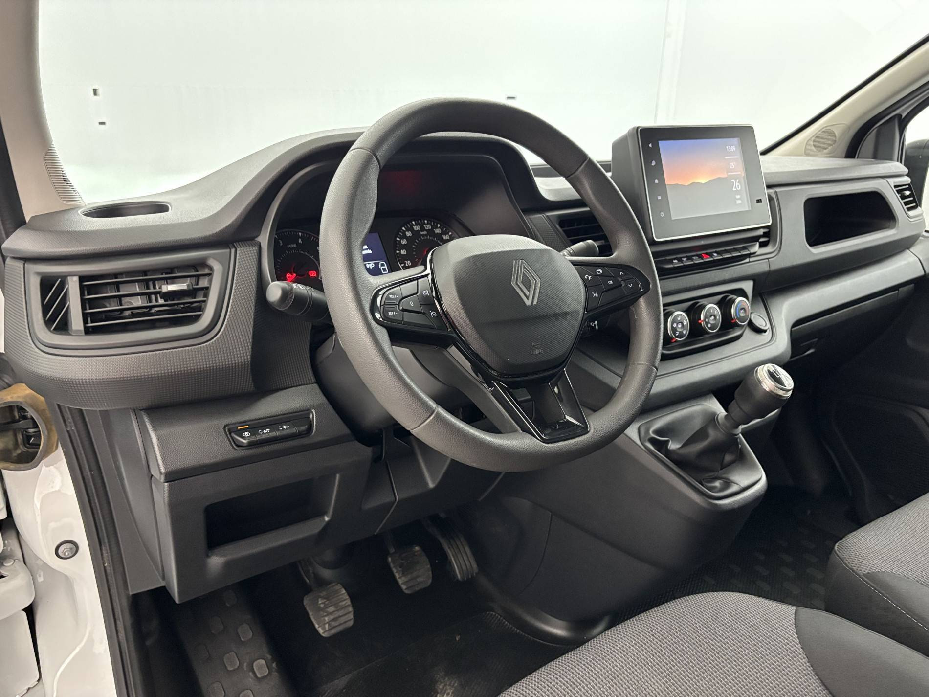 Vente en ligne Renault Trafic 3 Fourgon TRAFIC FG BLUE DCI 130 L1H1 3T GSR2 au prix de 22 990 €
