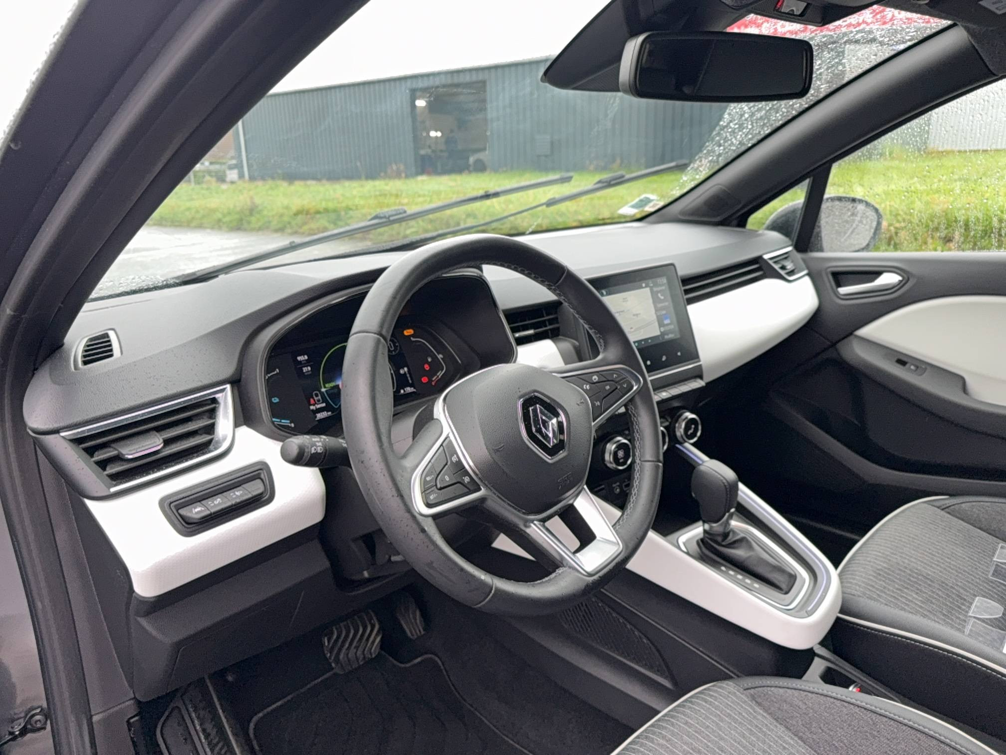 Vente en ligne Renault Clio 5 Clio E-Tech full hybrid 145 au prix de 15 990 €