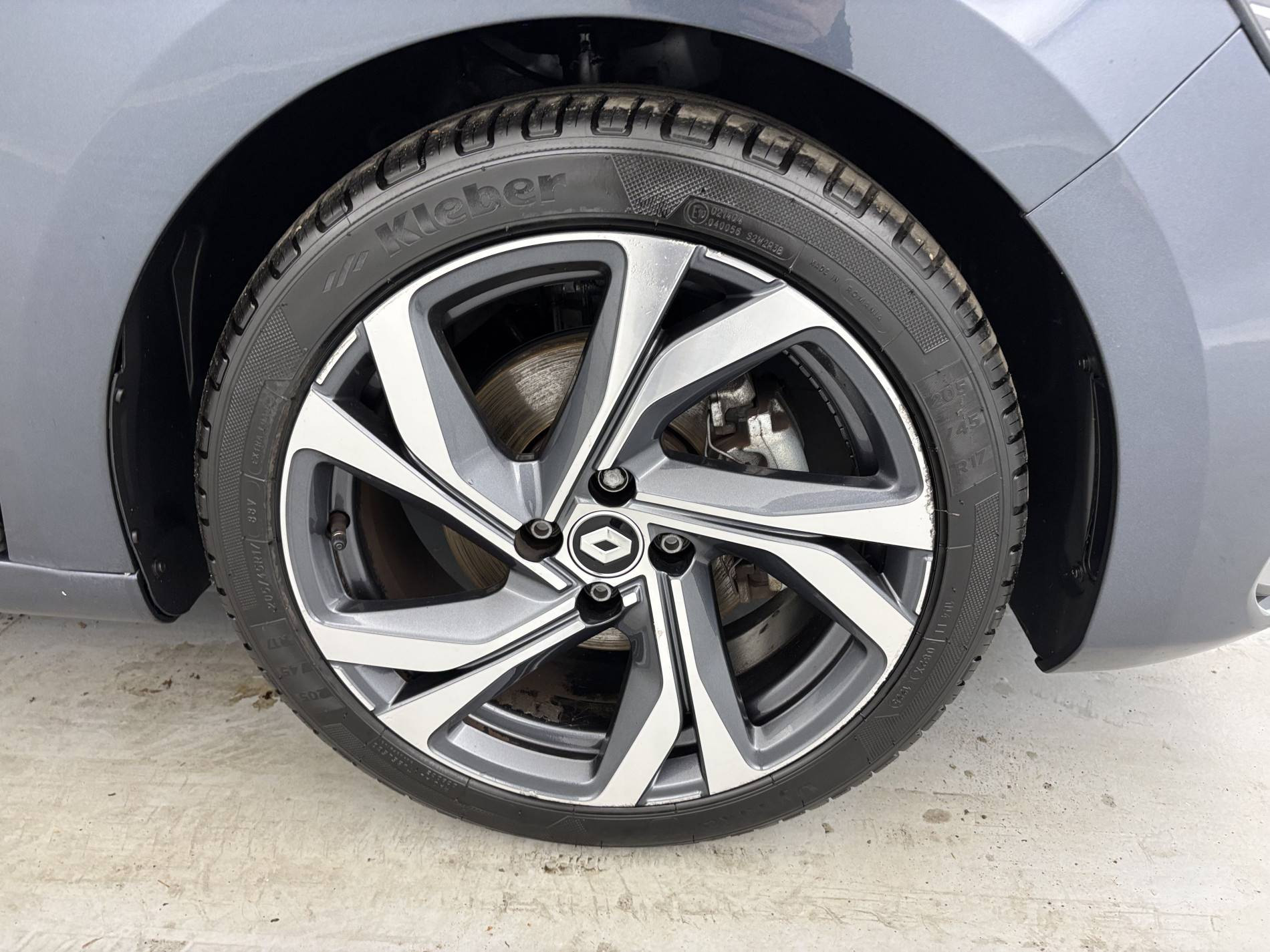 Vente en ligne Renault Clio 5 Clio E-Tech 140 - 21N au prix de 17 990 €