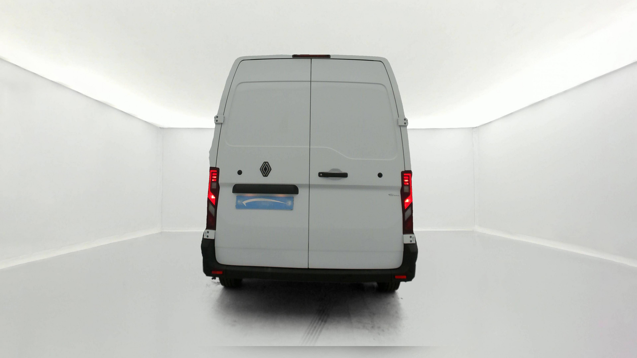 Vente en ligne Renault Master Fourgon MASTER FG BLUE DCI 130 L2H2 3T5 TR au prix de 29 900 €