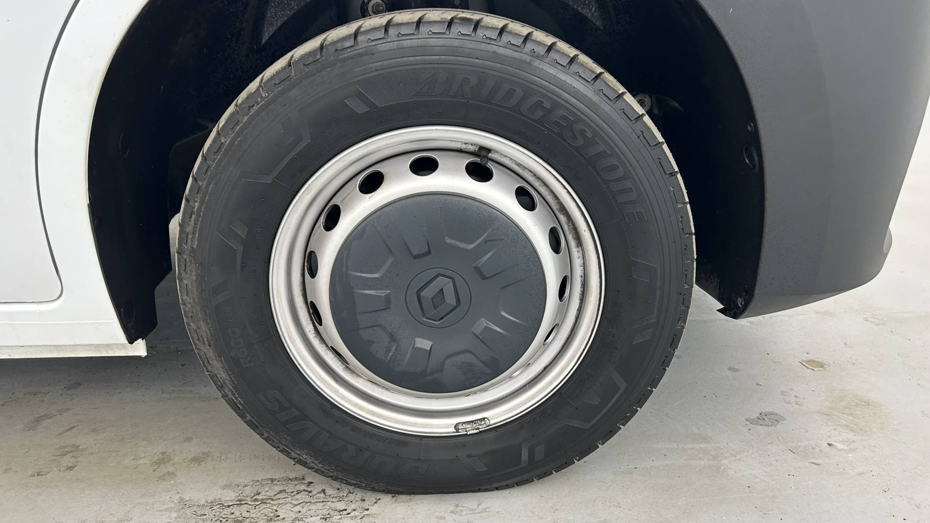 Vente en ligne Renault Master Fourgon MASTER FGN TRAC F3500 L2H2 BLUE DCI 135 au prix de 26 999 €