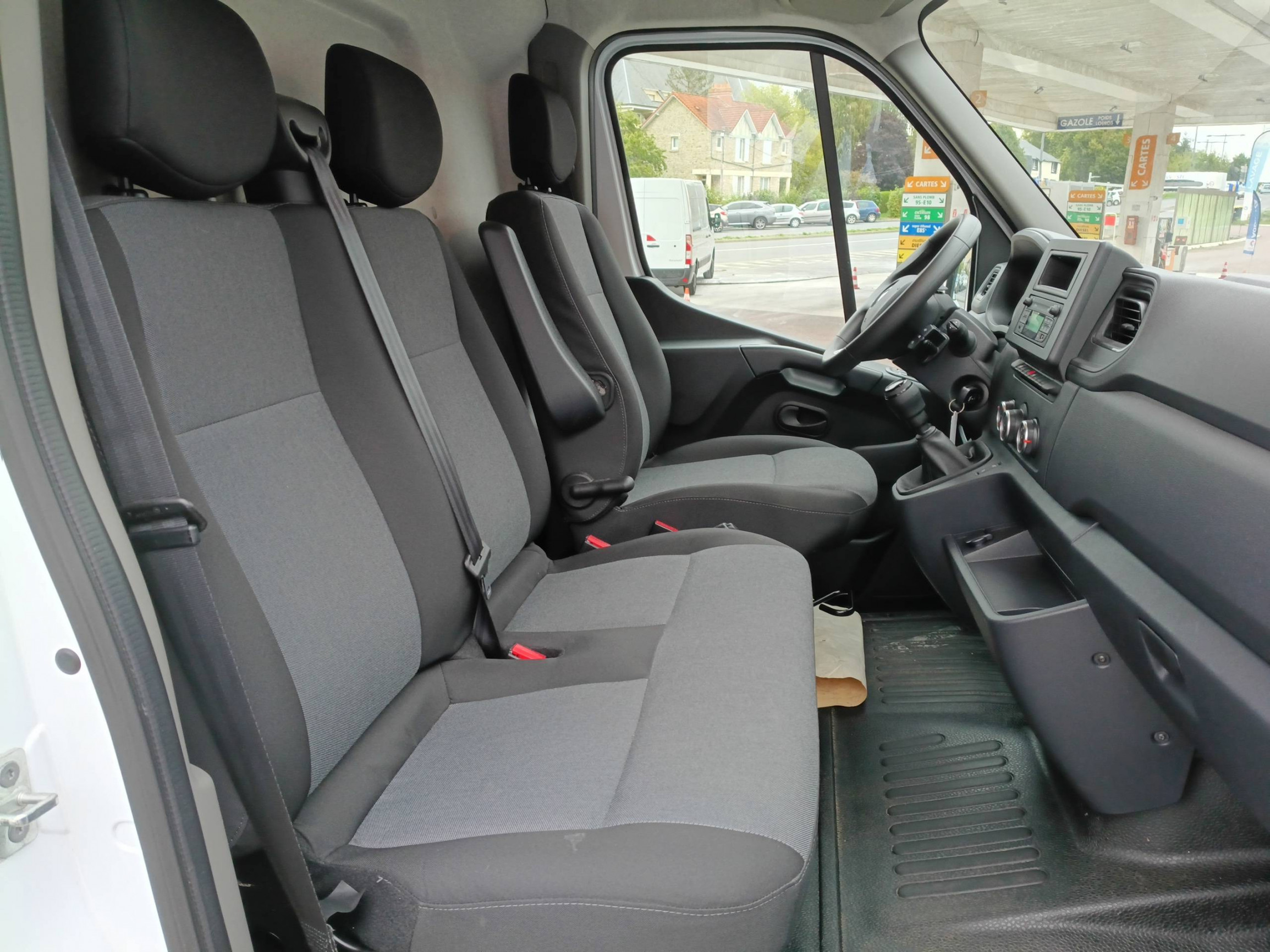 Vente en ligne Renault Master Fourgon MASTER FGN TRAC F3500 L3H3 BLUE DCI 135 au prix de 26 490 €