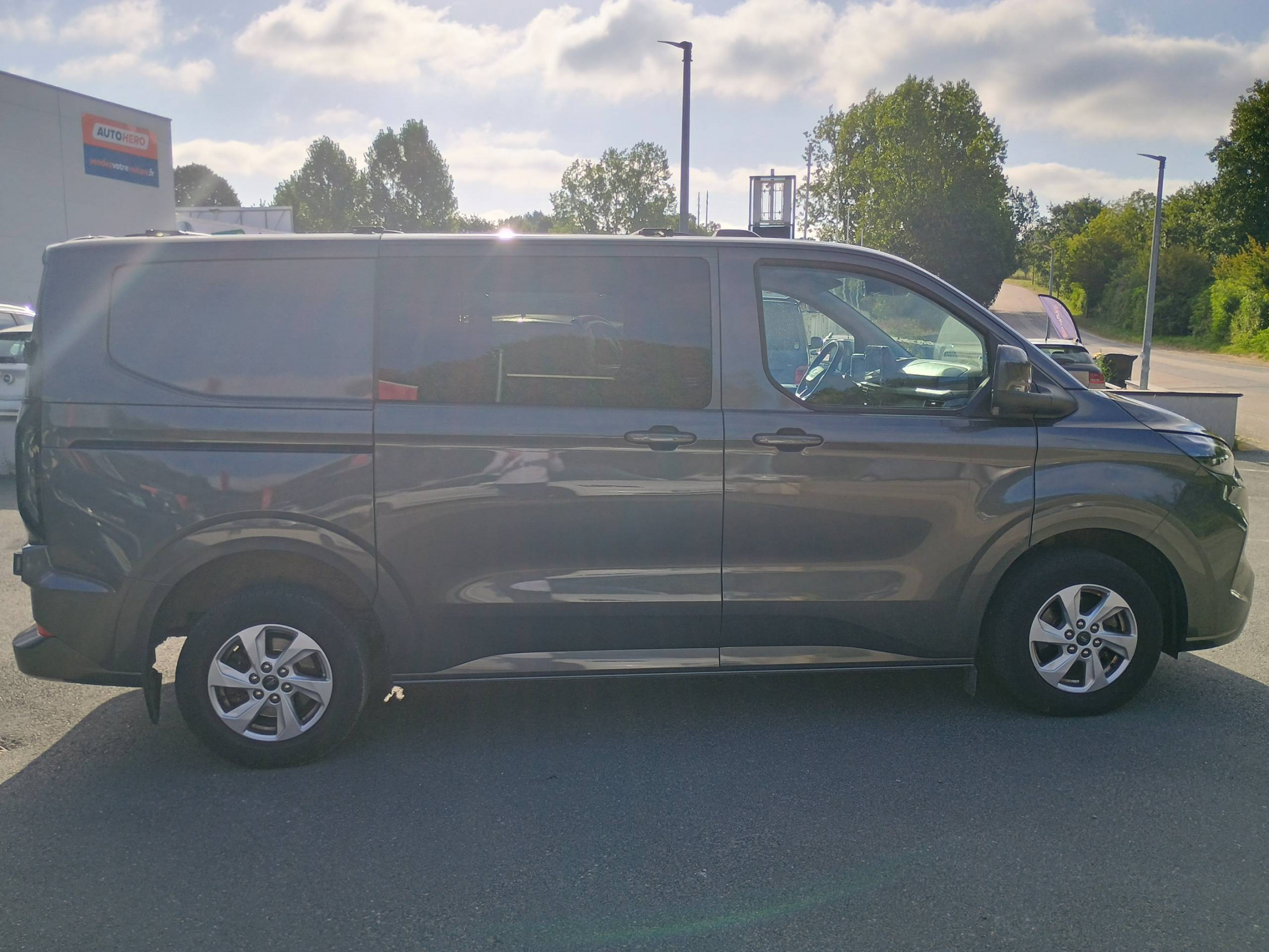 Vente en ligne Ford Transit Custom  300 L1H1 2.0 ECOBLUE 136 CH BVA8 au prix de 36 490 €