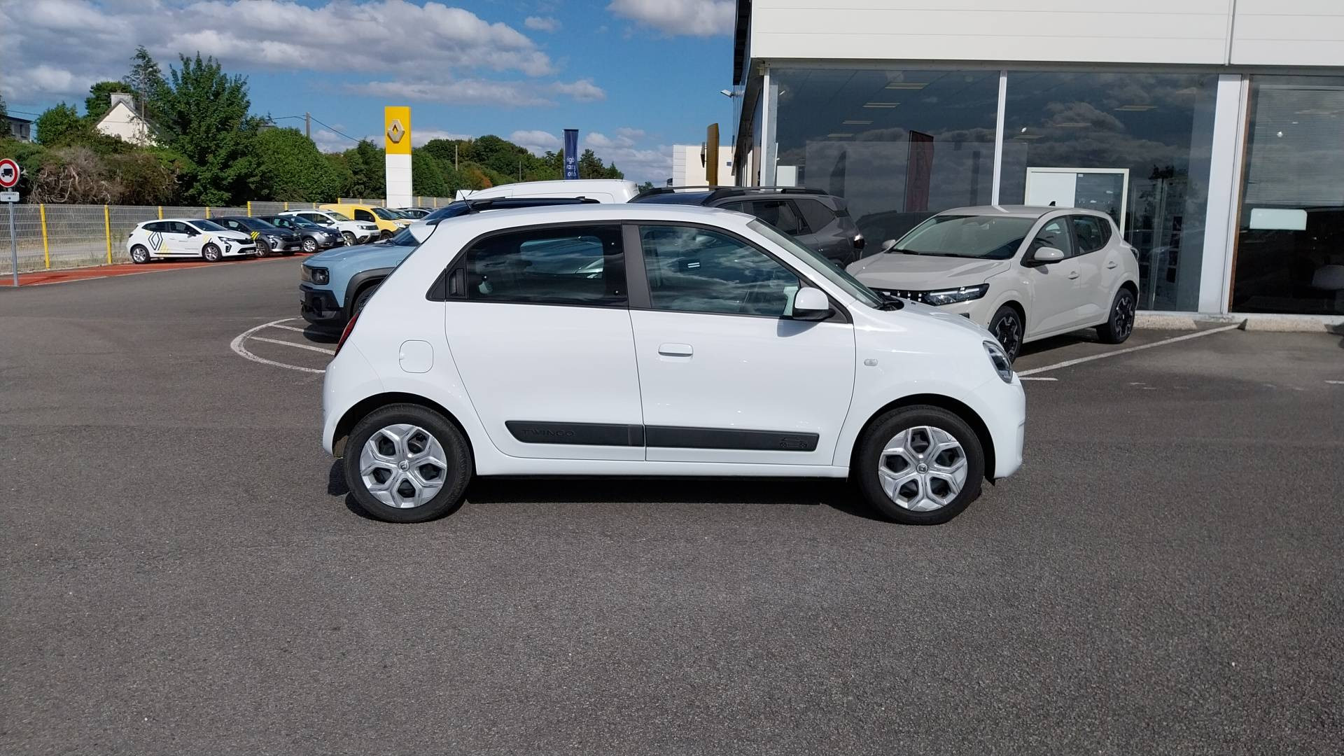 Vente en ligne Renault Twingo 3  SCe 65 - 21 au prix de 11 990 €