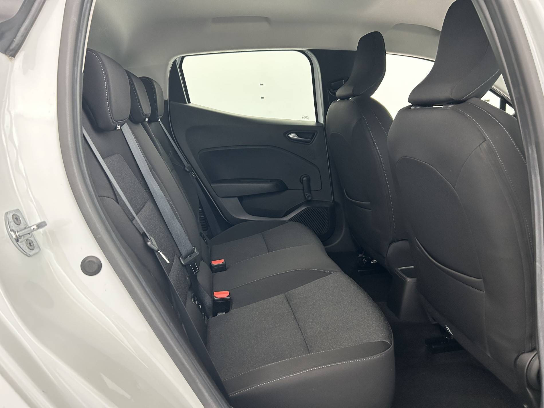 Vente en ligne Renault Clio 5 Clio E-Tech 140 - 21N au prix de 15 500 €
