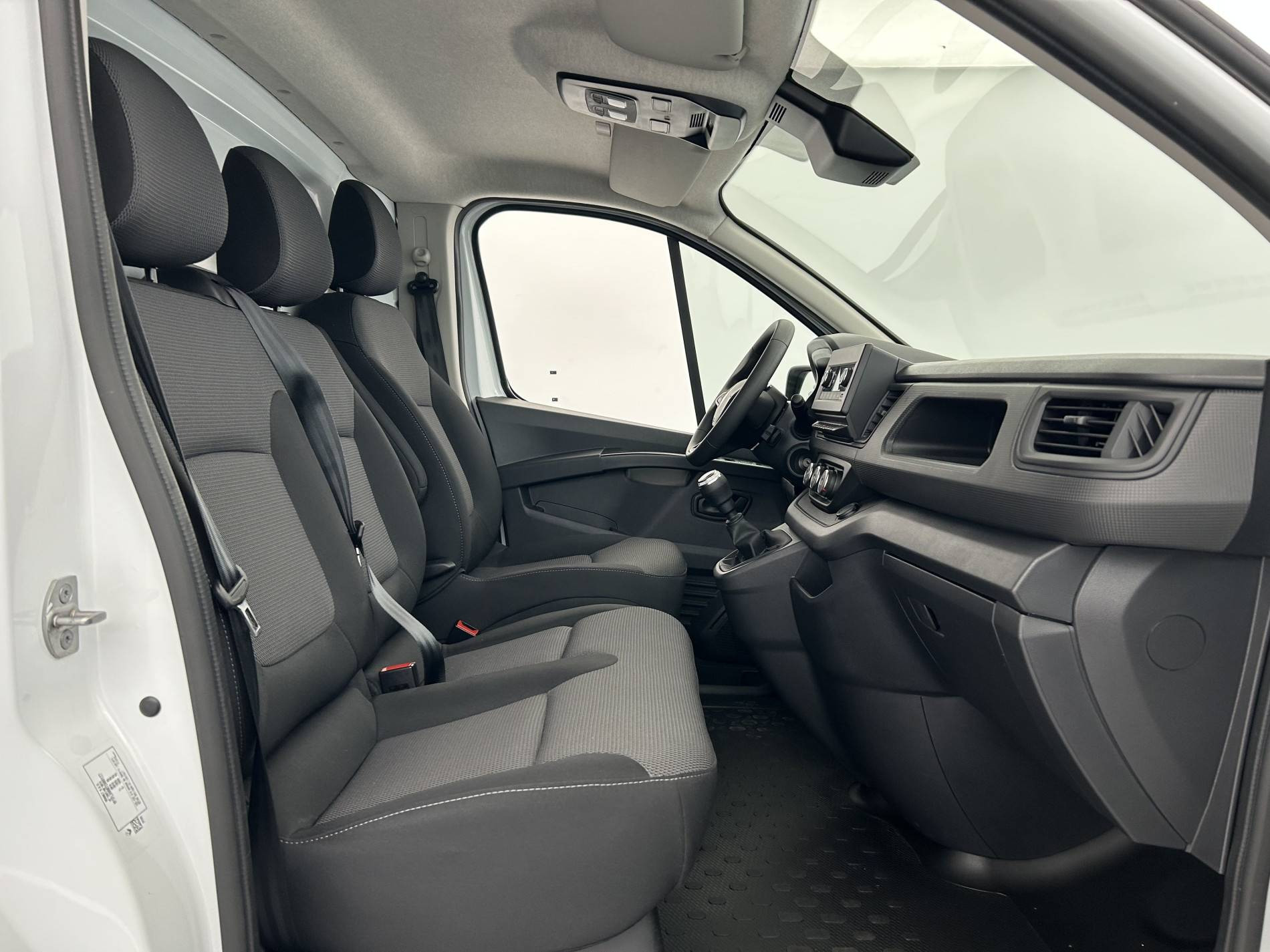 Vente en ligne Renault Trafic 3 Fourgon TRAFIC FG BLUE DCI 130 L1H1 3T GSR2 au prix de 24 590 €