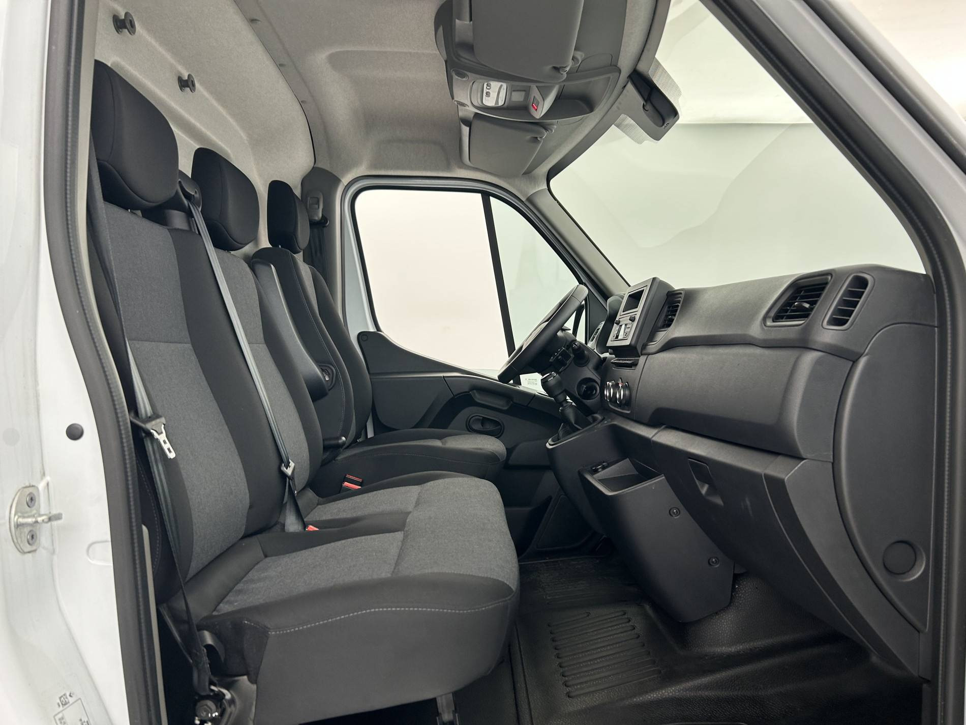 Vente en ligne Renault Master Fourgon MASTER FGN TRAC F3500 L2H2 BLUE DCI 135 au prix de 24 900 €