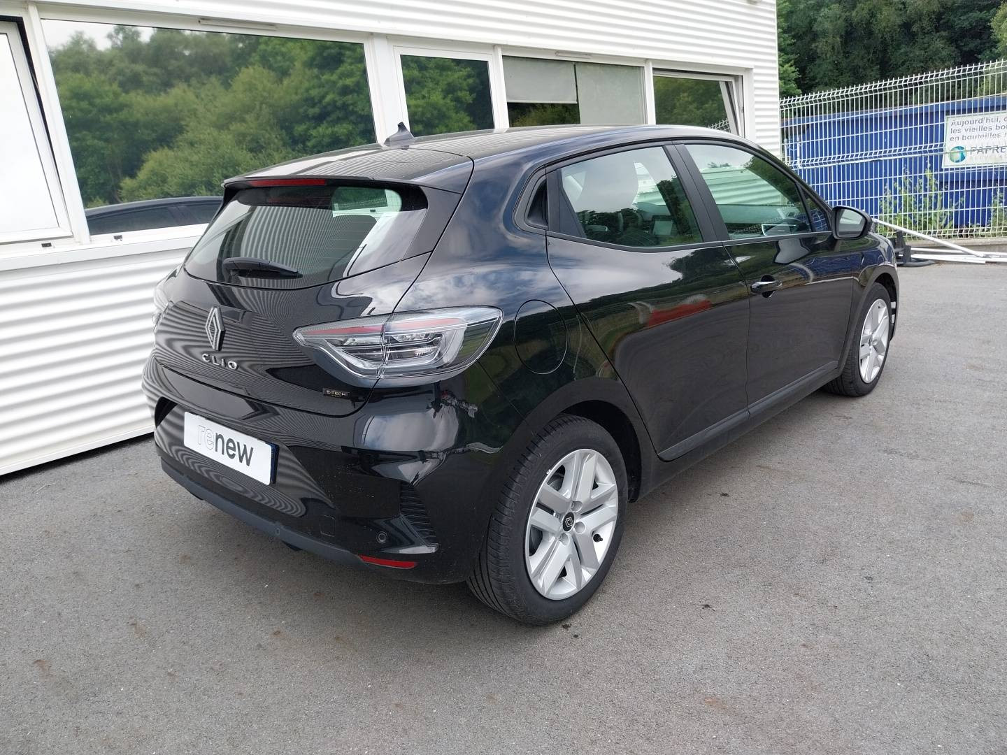 Vente en ligne Renault Clio 5 Clio E-Tech full hybrid 145 au prix de 18 390 €