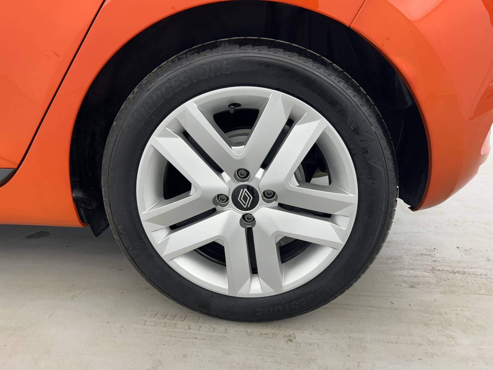 Vente en ligne Renault Clio 5 Clio E-Tech full hybrid 145 ch GSR2 au prix de 19 590 €