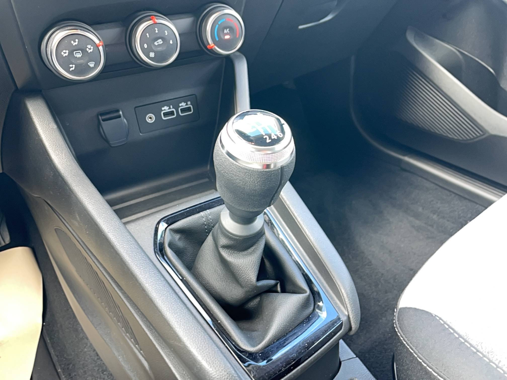 Vente en ligne Renault Clio 5 Clio TCe 90 au prix de 15 990 €