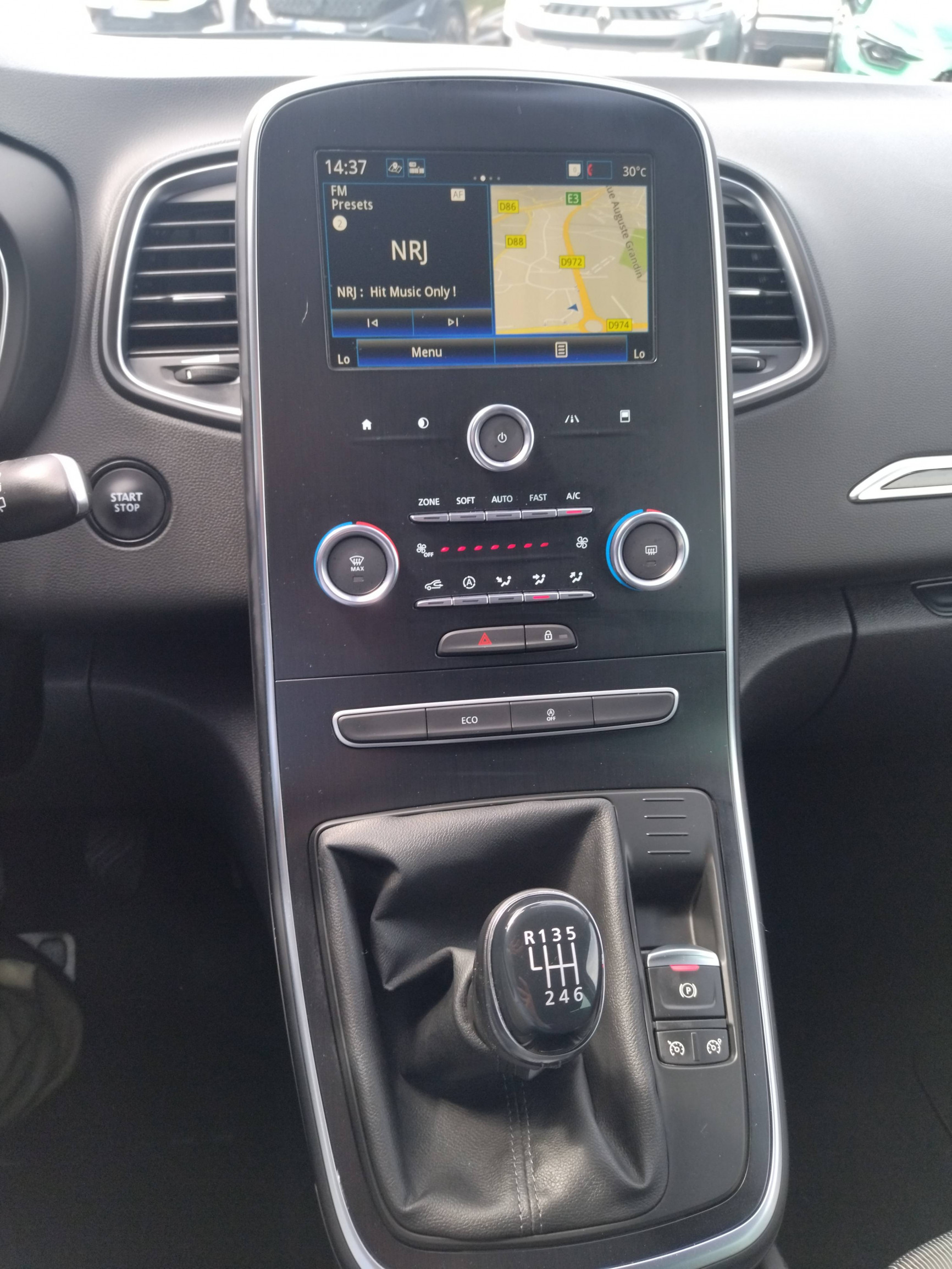 Vente en ligne Renault Scenic 4 Scenic Blue dCi 120 au prix de 16 990 €