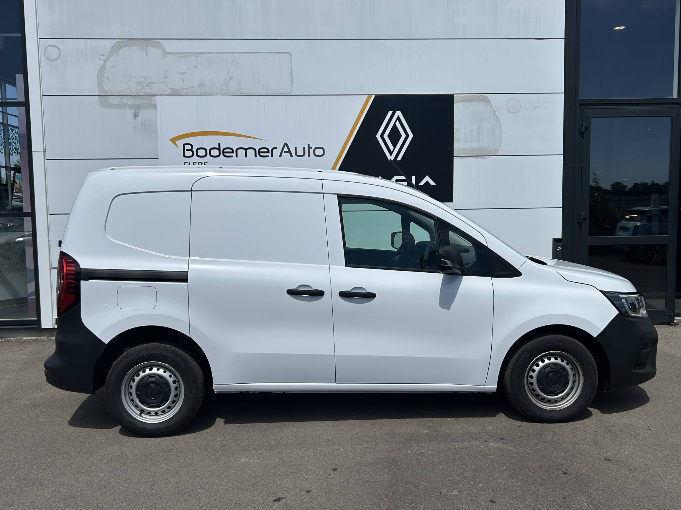 Vente en ligne Renault Kangoo Van  TOLE L1 BLUE DCI 95 AUTO au prix de 21 450 €