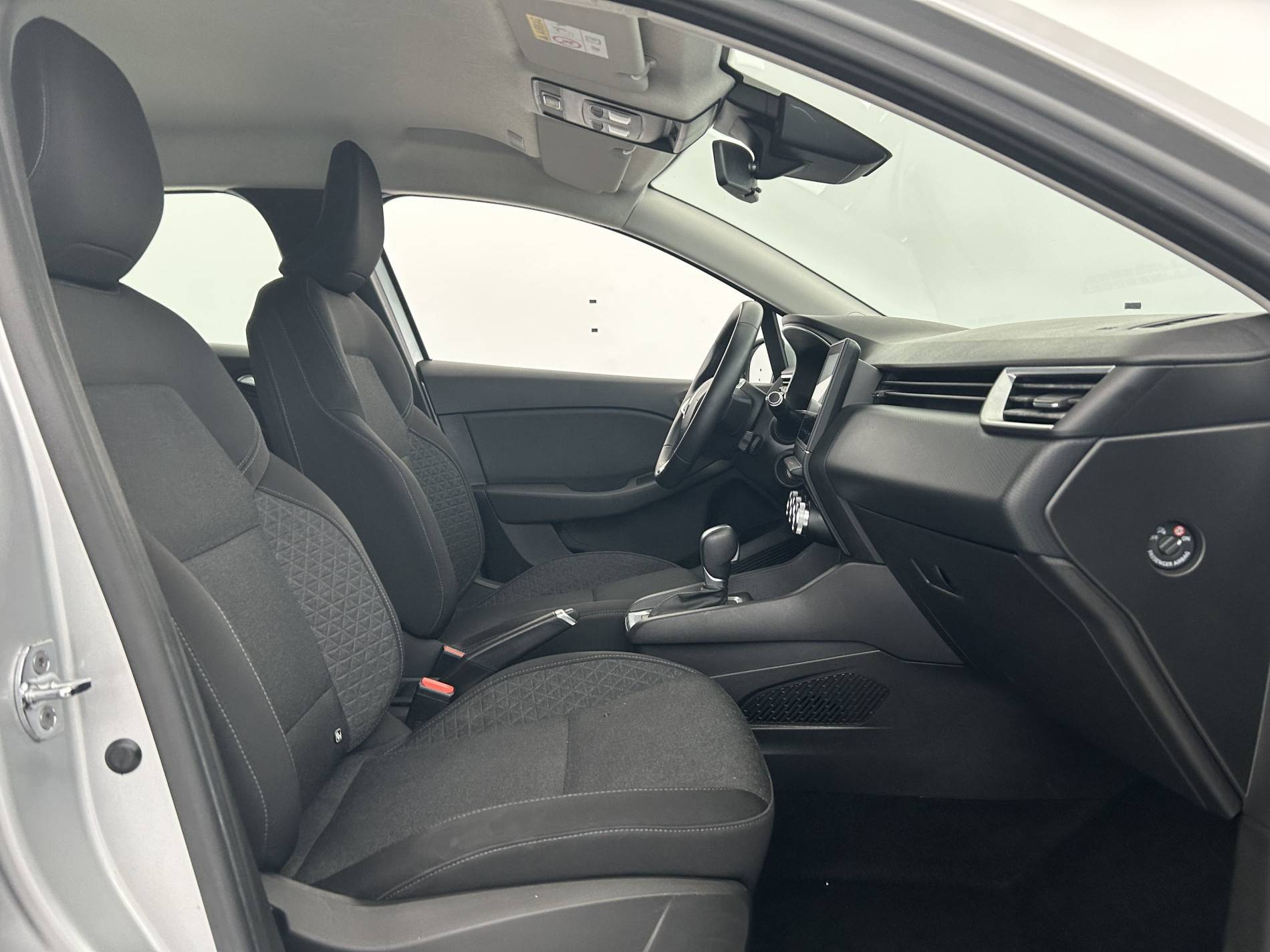 Vente en ligne Renault Clio 5 Clio E-Tech 140 - 21 au prix de 13 990 €