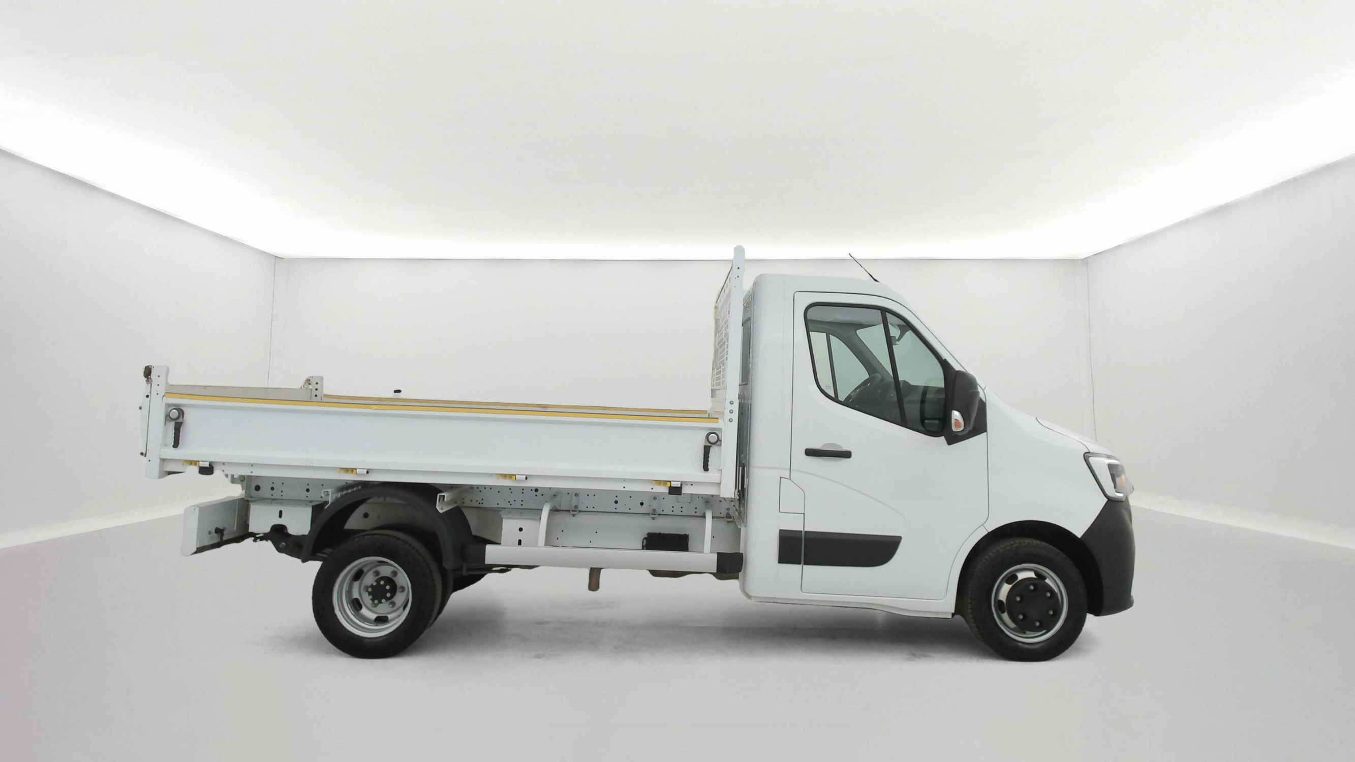 Vente en ligne Renault Master 3 Châssis Cabine MASTER CC PROP RJ3500 L2 PAFC BLUE DCI 130 EURO VI au prix de 32 880 €
