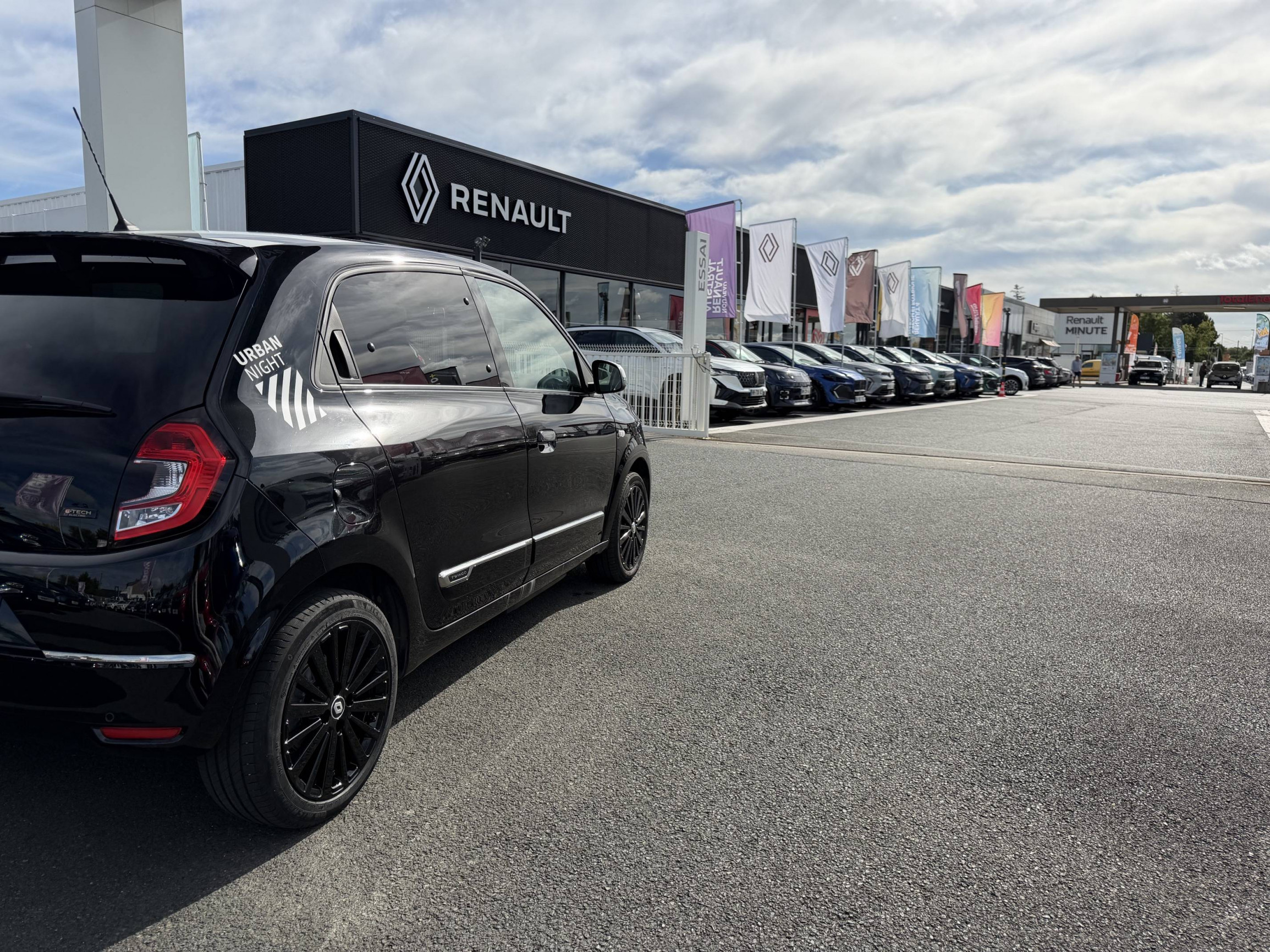Vente en ligne Renault Twingo Electrique Twingo III E-Tech au prix de 11 990 €