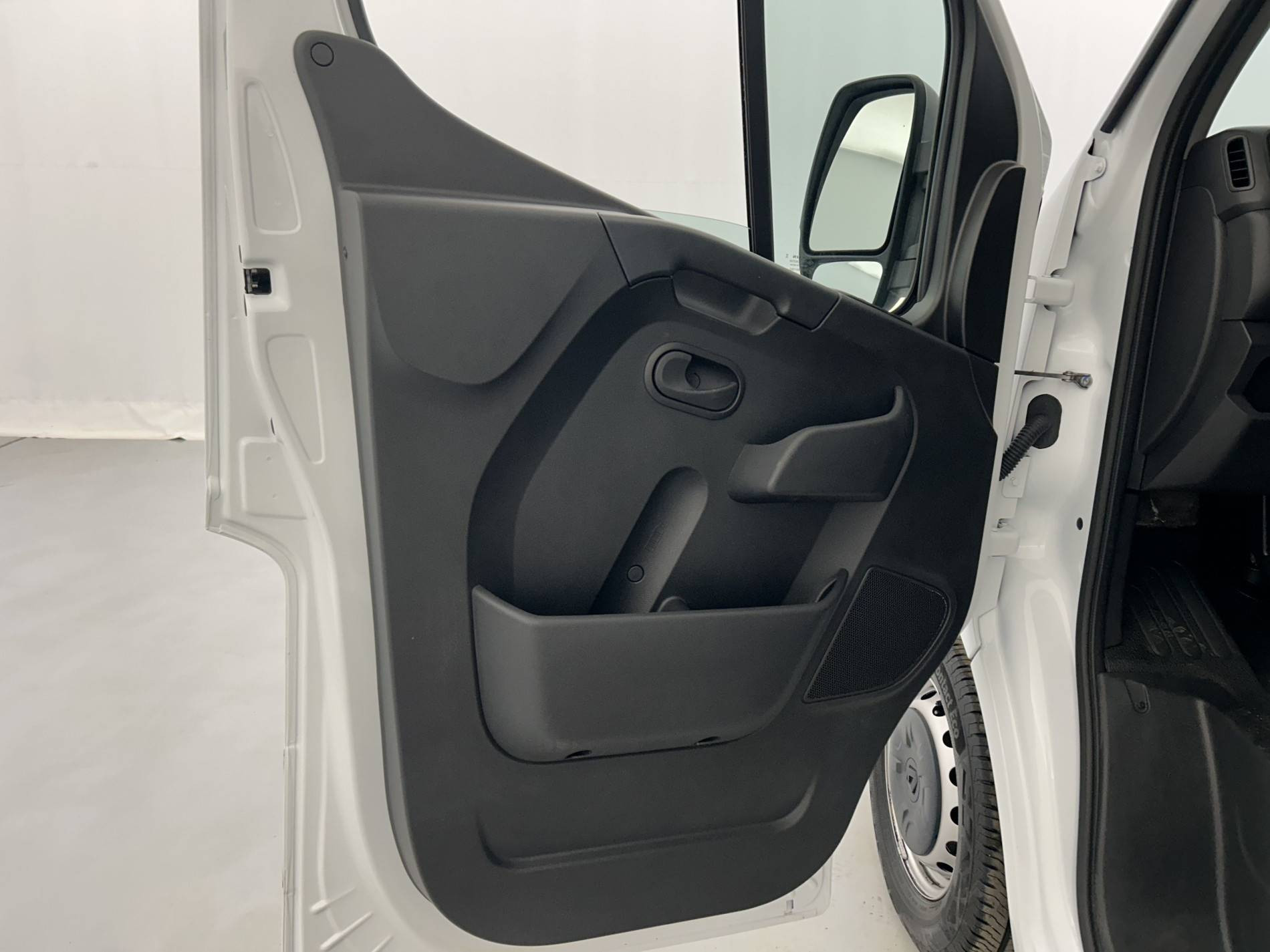 Vente en ligne Renault Master Fourgon MASTER FGN TRAC F3500 L3H3 BLUE DCI 135 au prix de 26 990 €