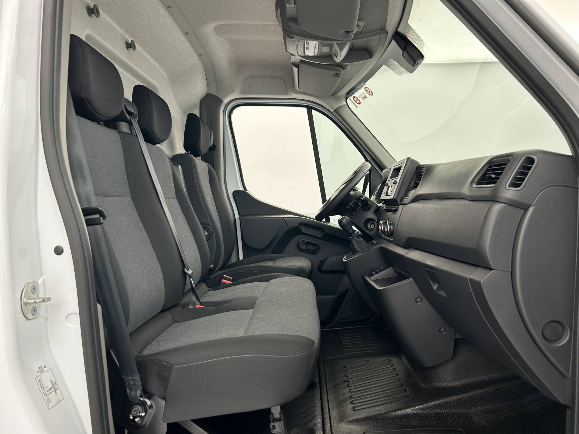 Vente en ligne Renault Master Fourgon MASTER FGN TRAC F3500 L2H2 BLUE DCI 135 au prix de 22 990 €