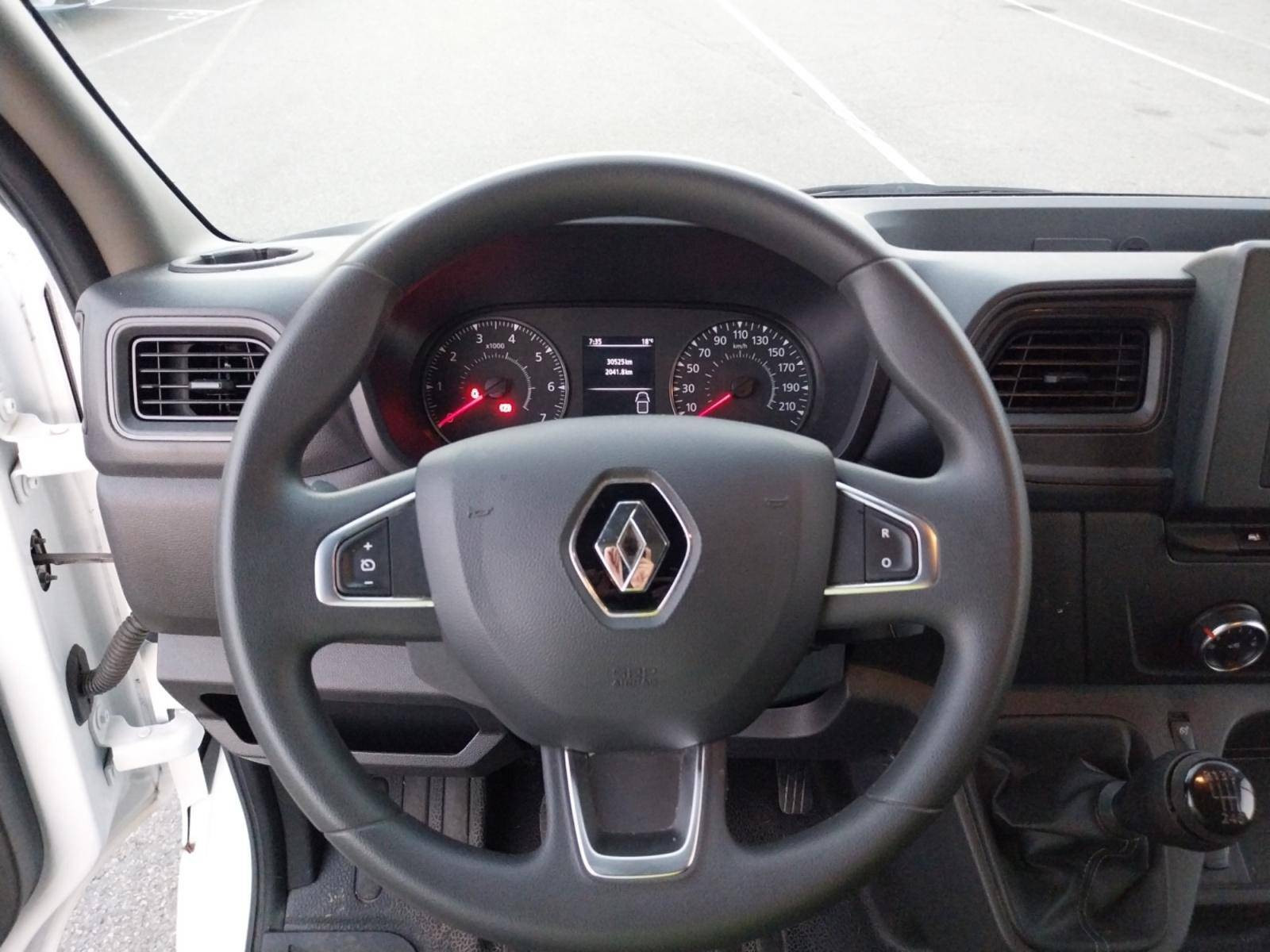 Vente en ligne Renault Master Fourgon MASTER FGN TRAC F3500 L3H3 BLUE DCI 135 au prix de 25 990 €