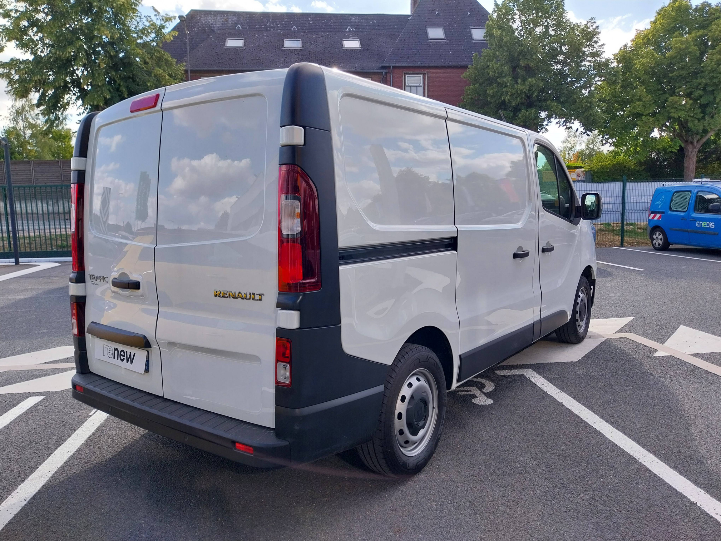 Vente en ligne Renault Trafic 3 Fourgon TRAFIC FG BLUE DCI 130 L1H1 3T GSR2 au prix de 22 990 €