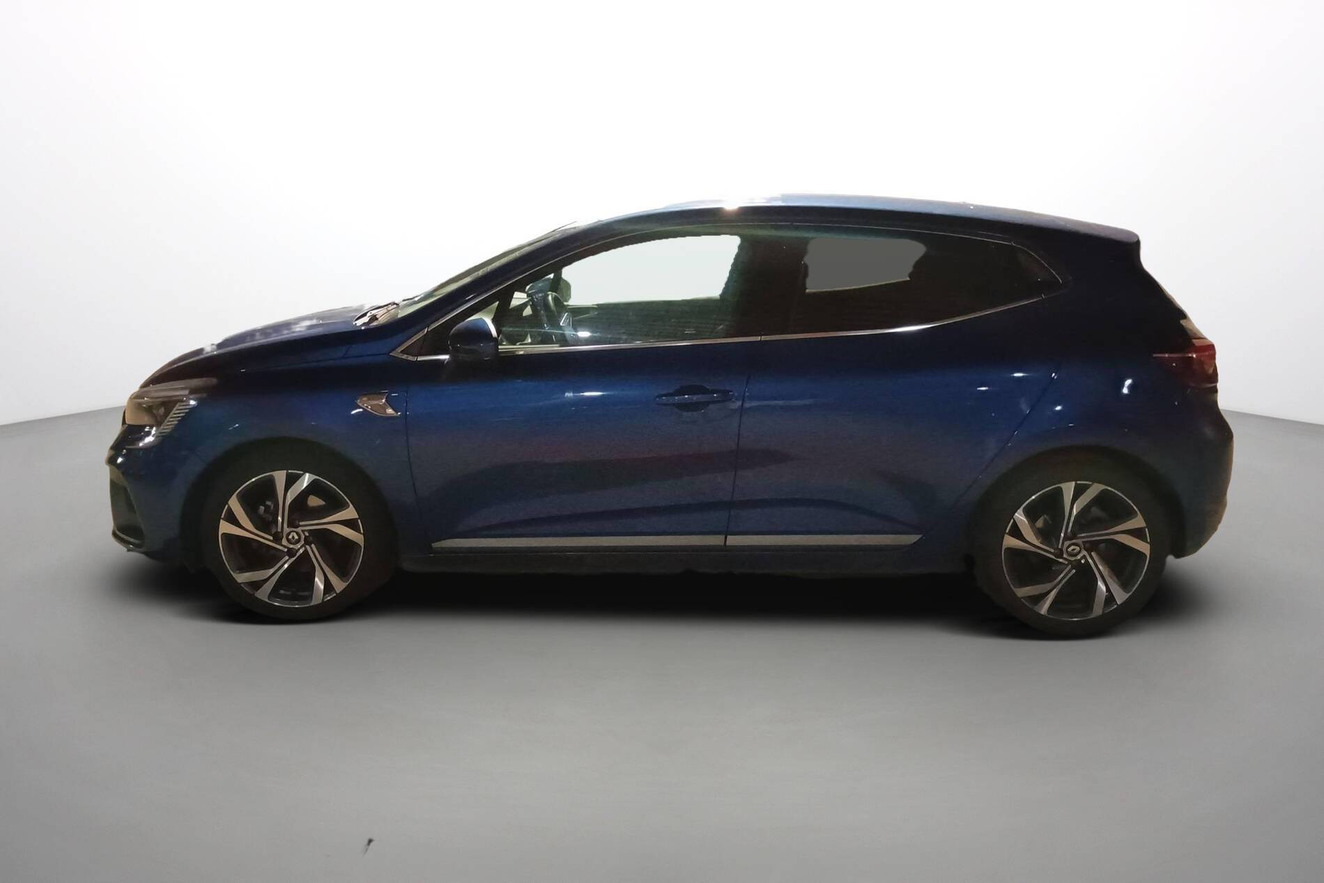 Vente en ligne Renault Clio 5 Clio E-Tech 140 - 21N au prix de 17 990 €