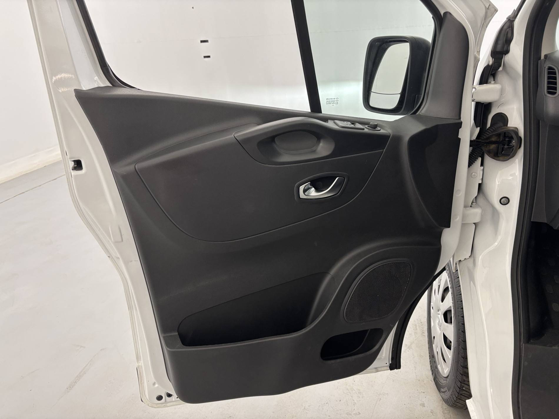Vente en ligne Renault Trafic 3 Fourgon TRAFIC FGN L2H1 1300 KG DCI 120 au prix de 18 490 €