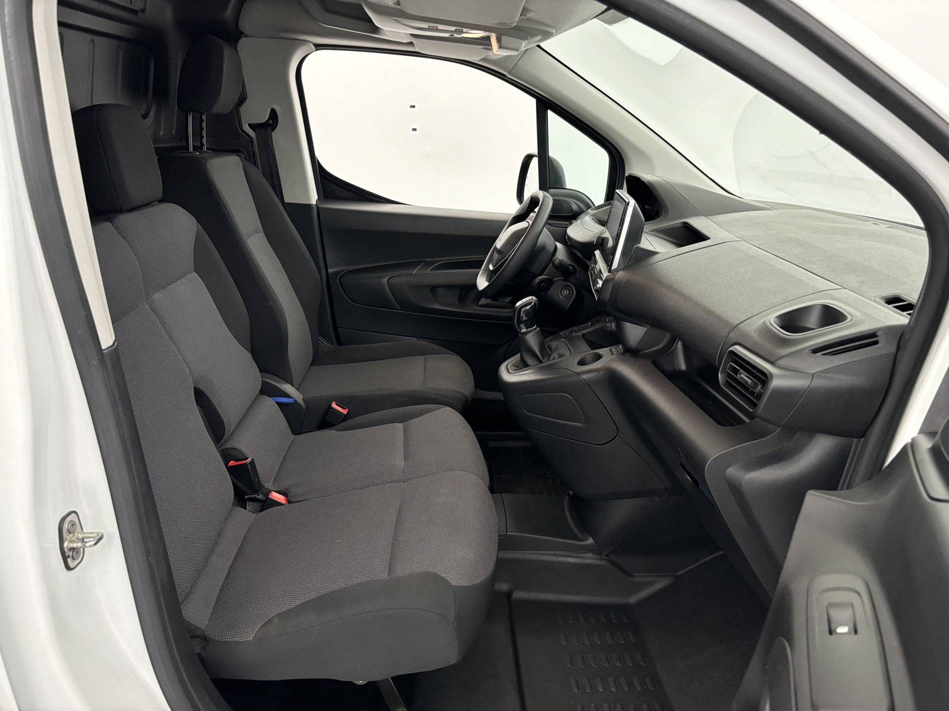 Vente en ligne Peugeot Partner Fourgon  STANDARD 650 KG BLUEHDI 100 S&S BVM5 au prix de 11 990 €